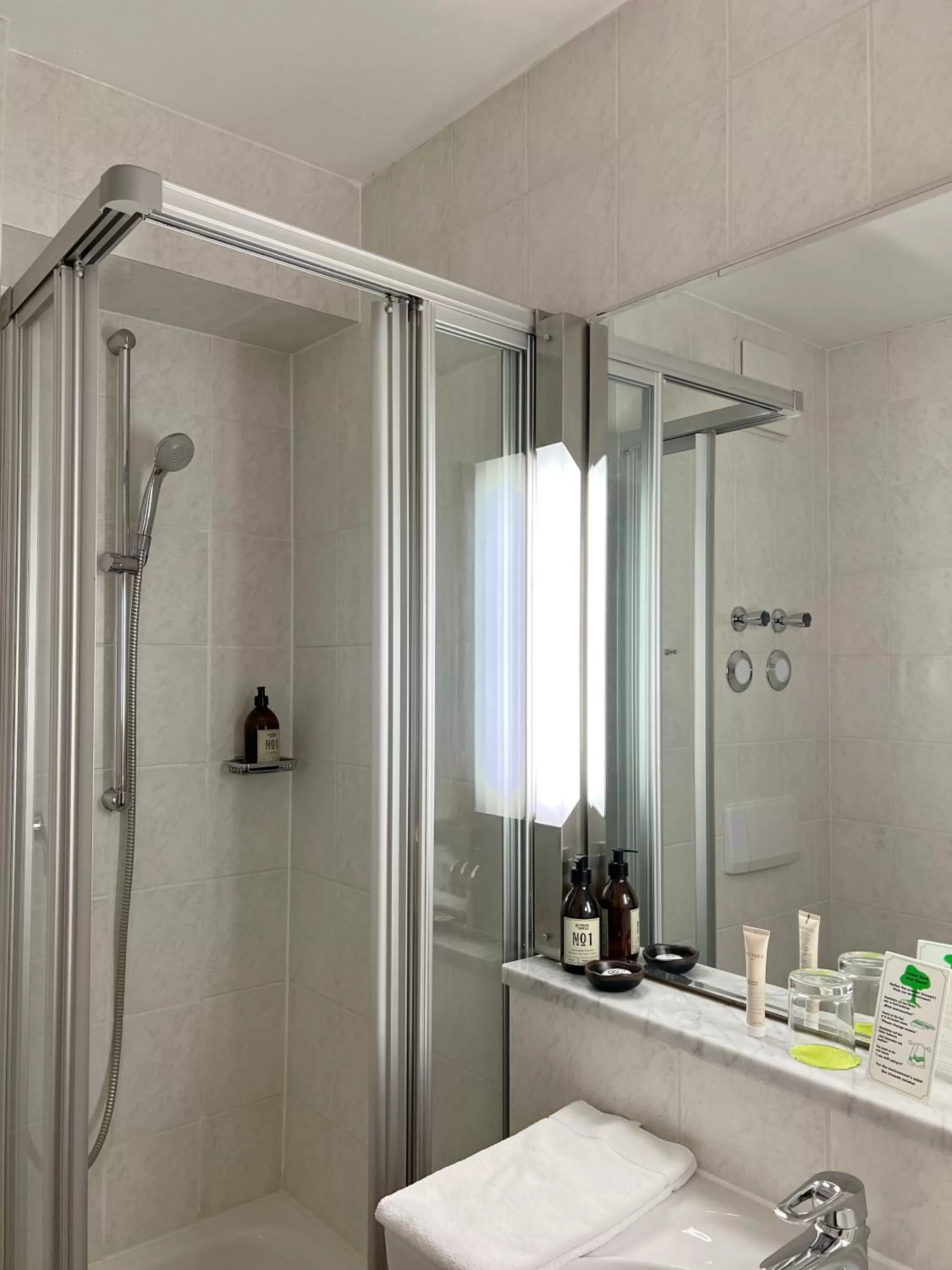 Shower in Hotel Prinz