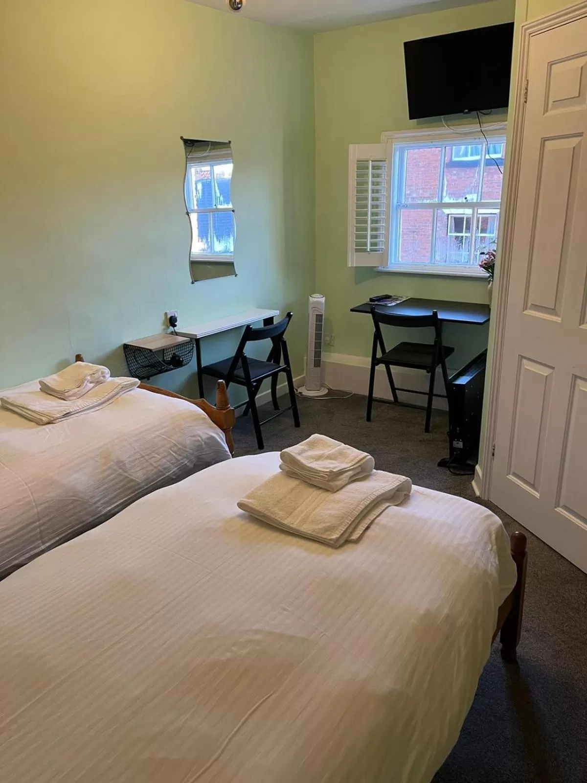 Bedroom, Bed in The Crown Hotel