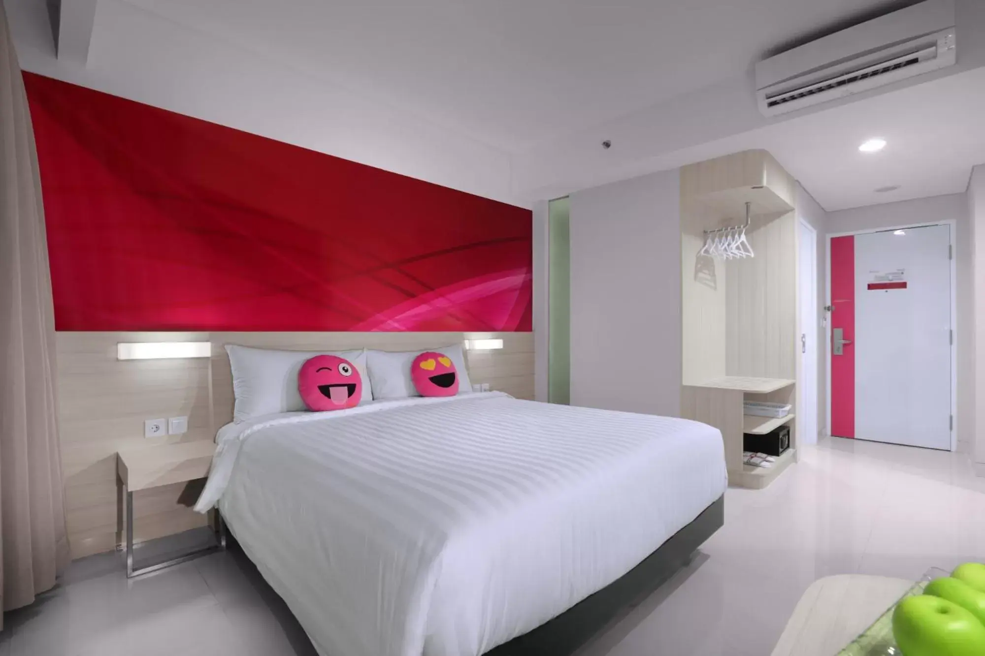 Bedroom, Bed in favehotel Bandara Tangerang