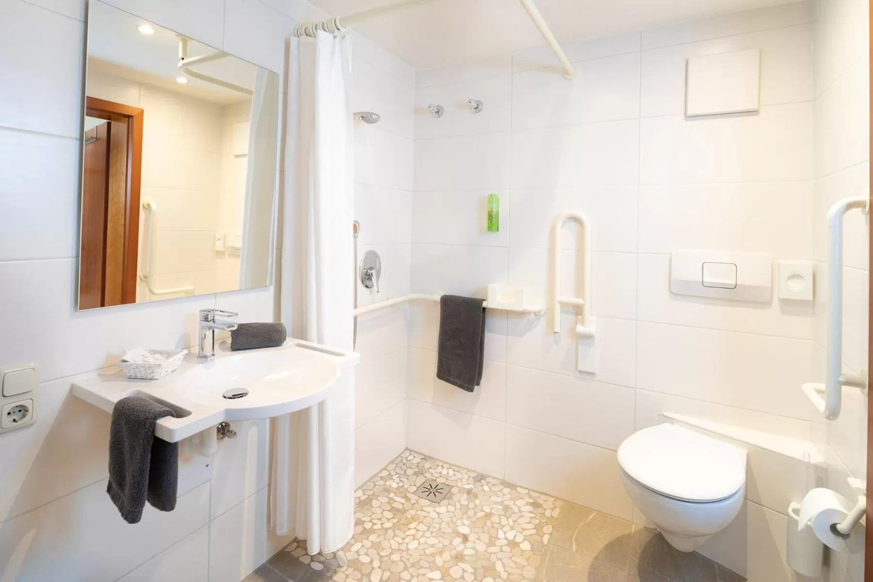 Bathroom in Familien- und Wellnesshotel "Viktoria"