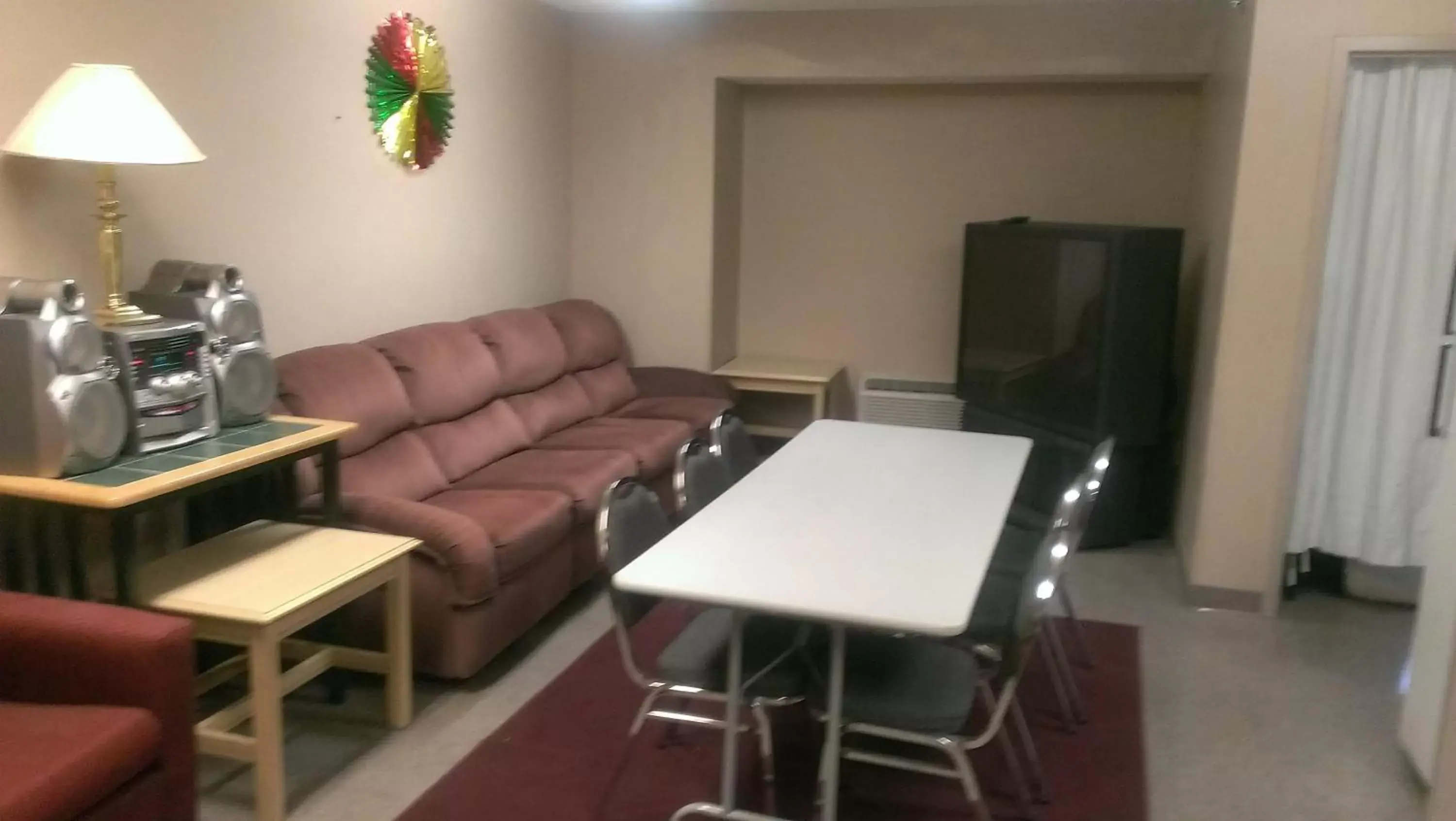 Living room, Seating Area in Microtel Inn & Suites by Wyndham Syracuse Baldwinsville