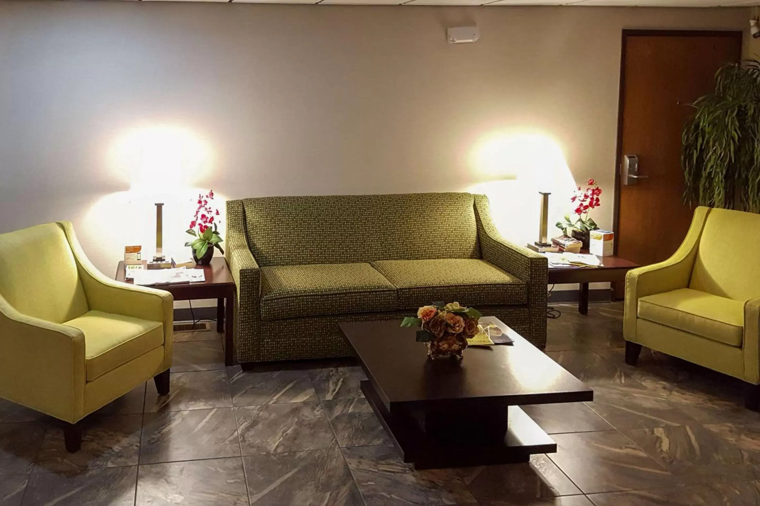 Lobby or reception, Seating Area in Quality Inn Ozark