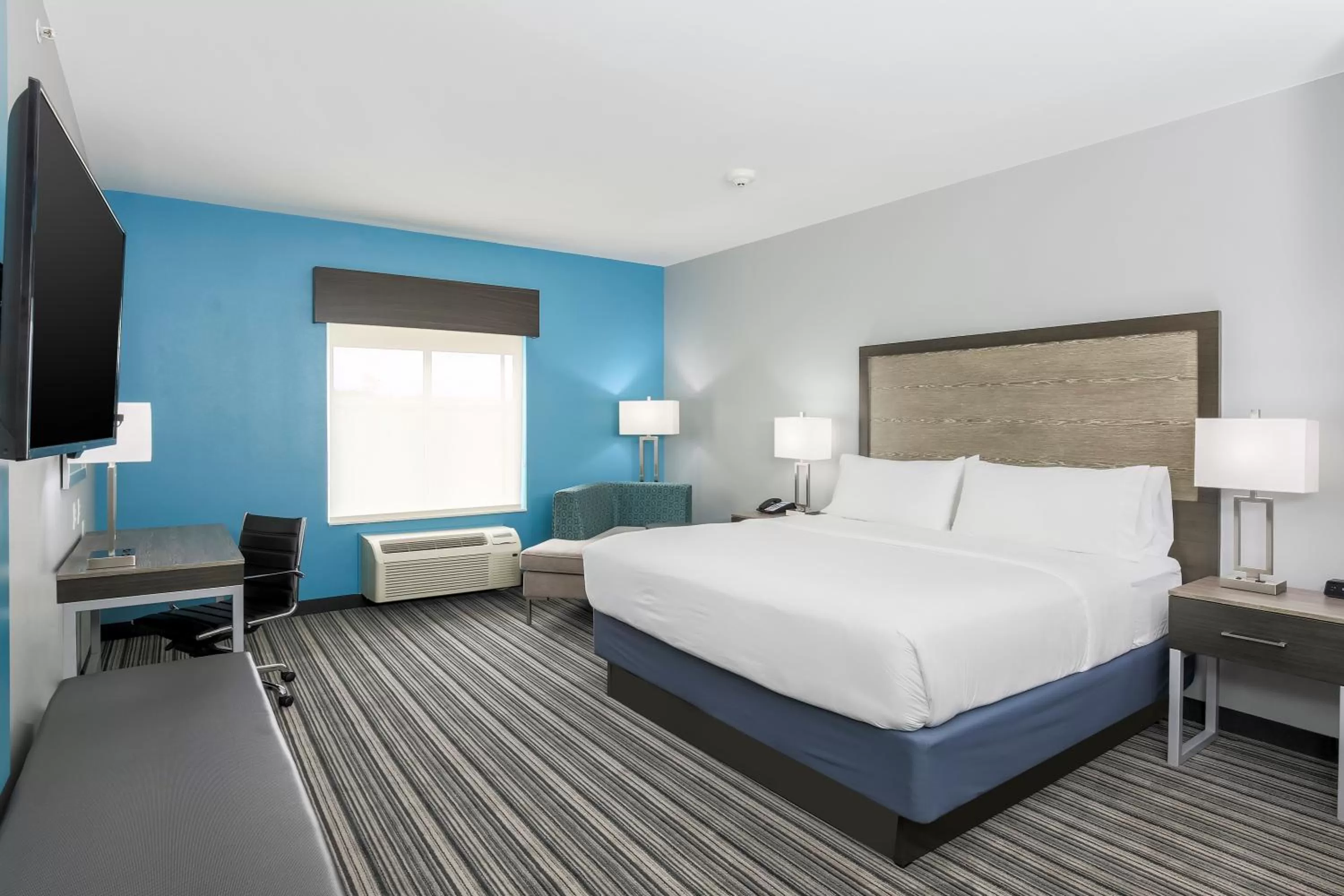 Photo of the whole room, Bed in Holiday Inn Express & Suites Houston - Hobby Airport Area by IHG