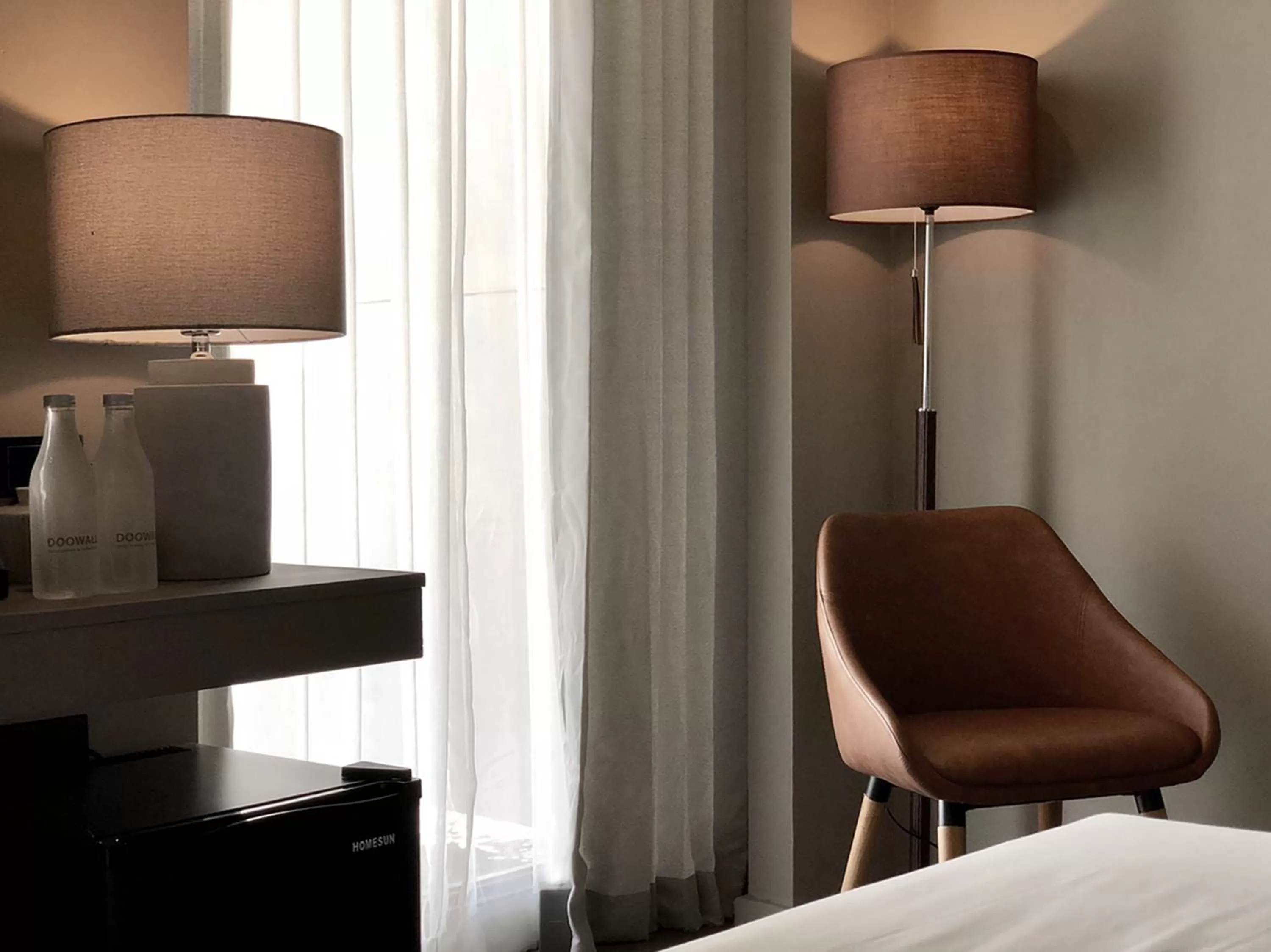 Seating area, Bed in Doowall Hotel