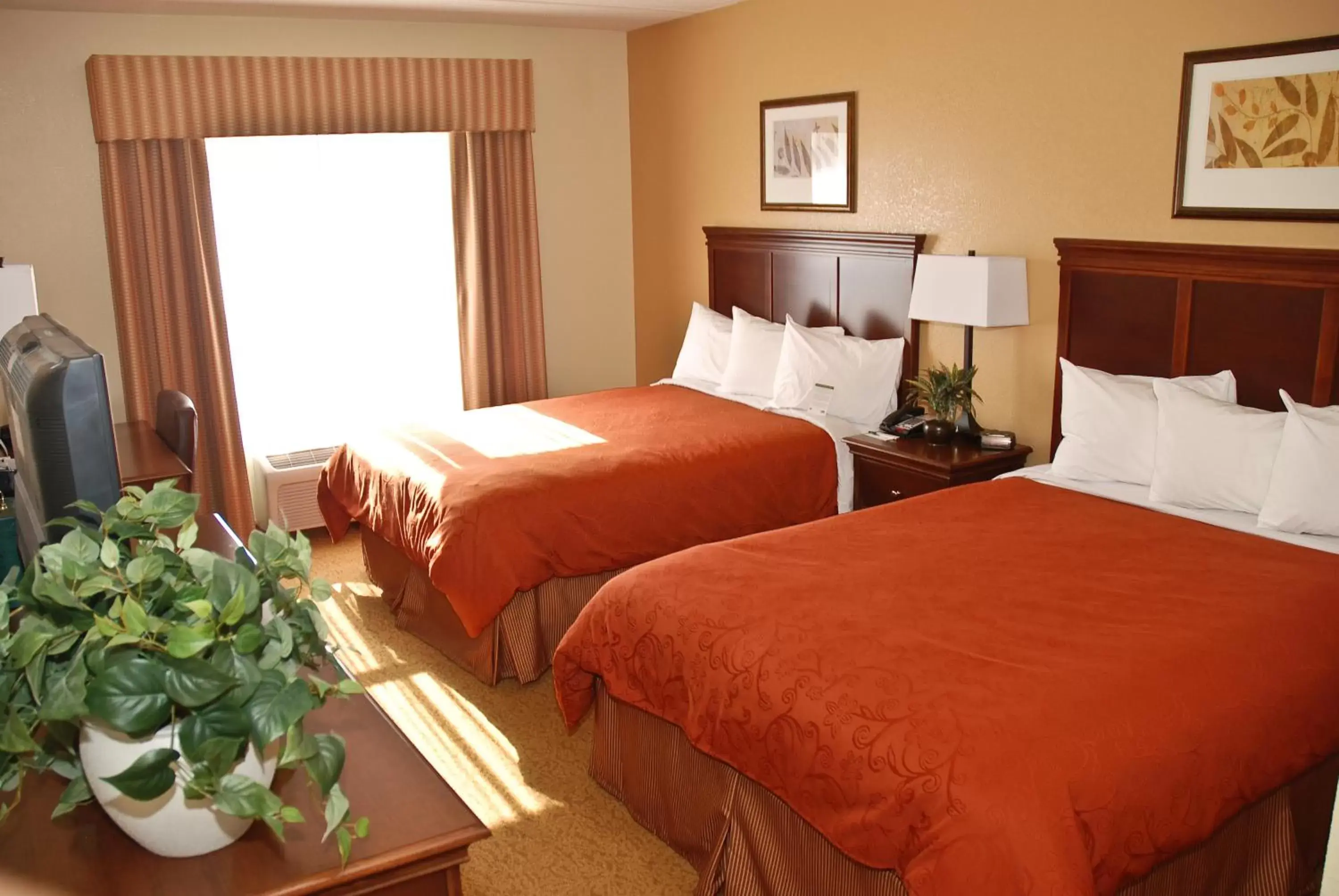 Bedroom, Bed in Country Inn & Suites by Radisson, Lexington Park (Patuxent River Naval Air Station), MD