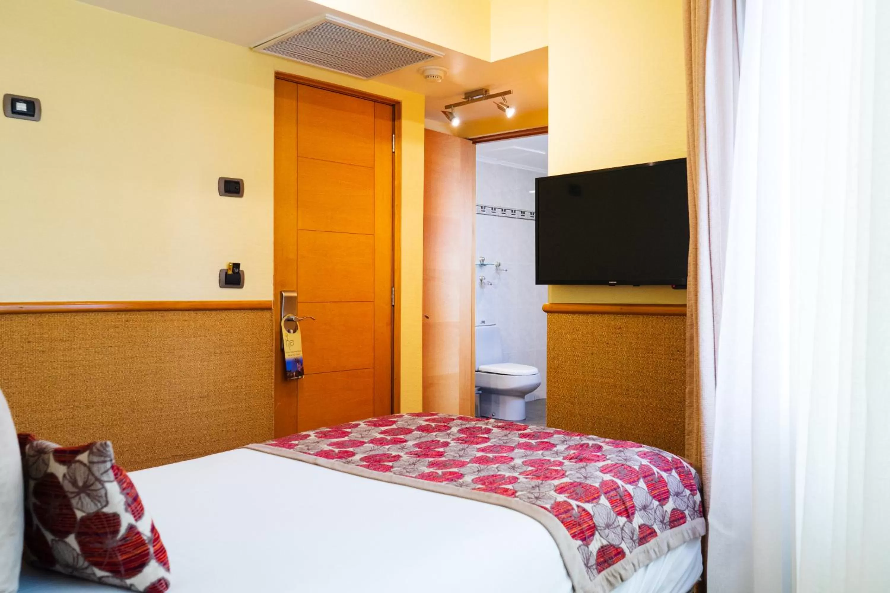 TV and multimedia, Bed in Hotel Restaurante Ankara