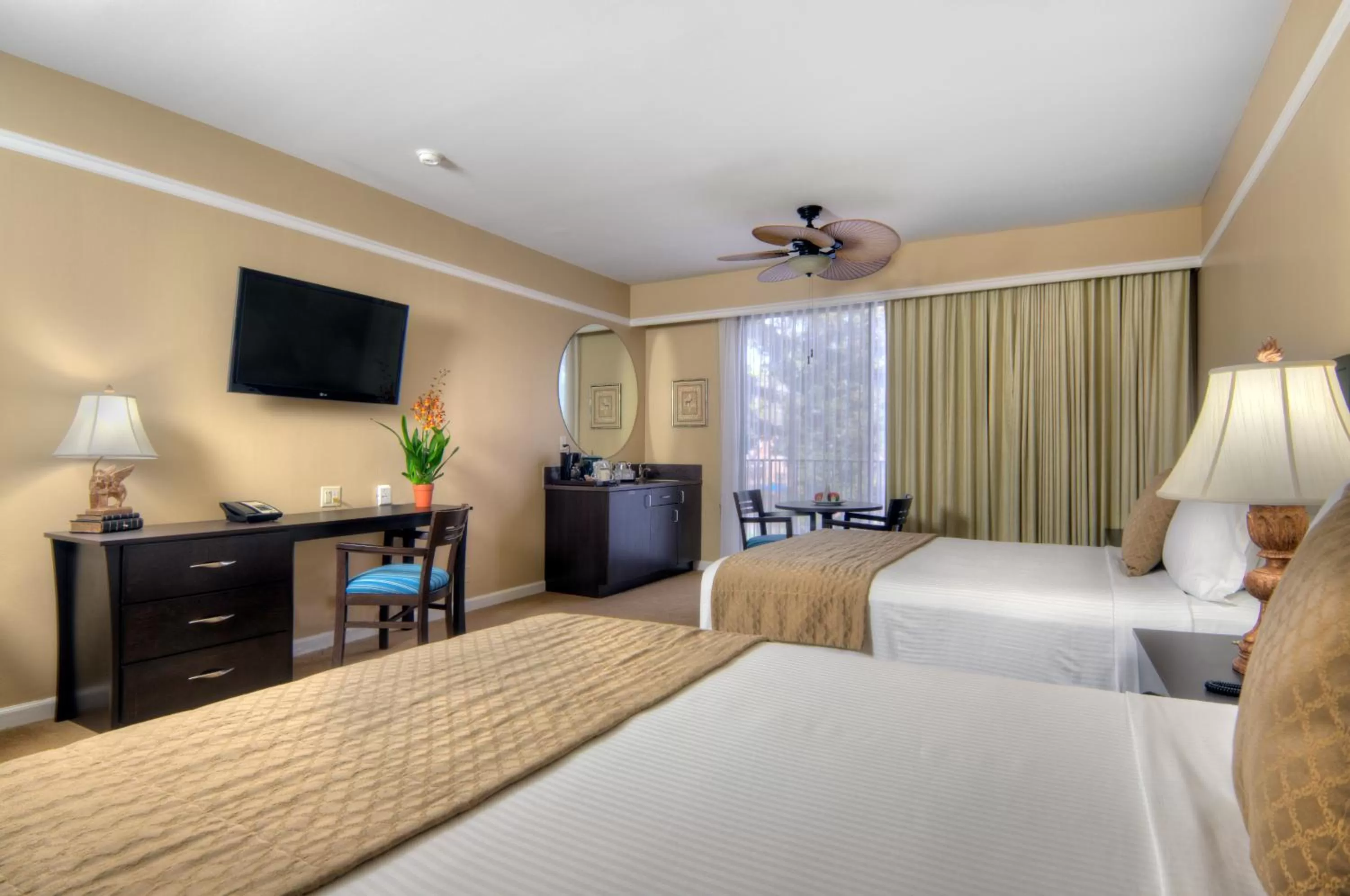 Bed in Dinah's Garden Hotel