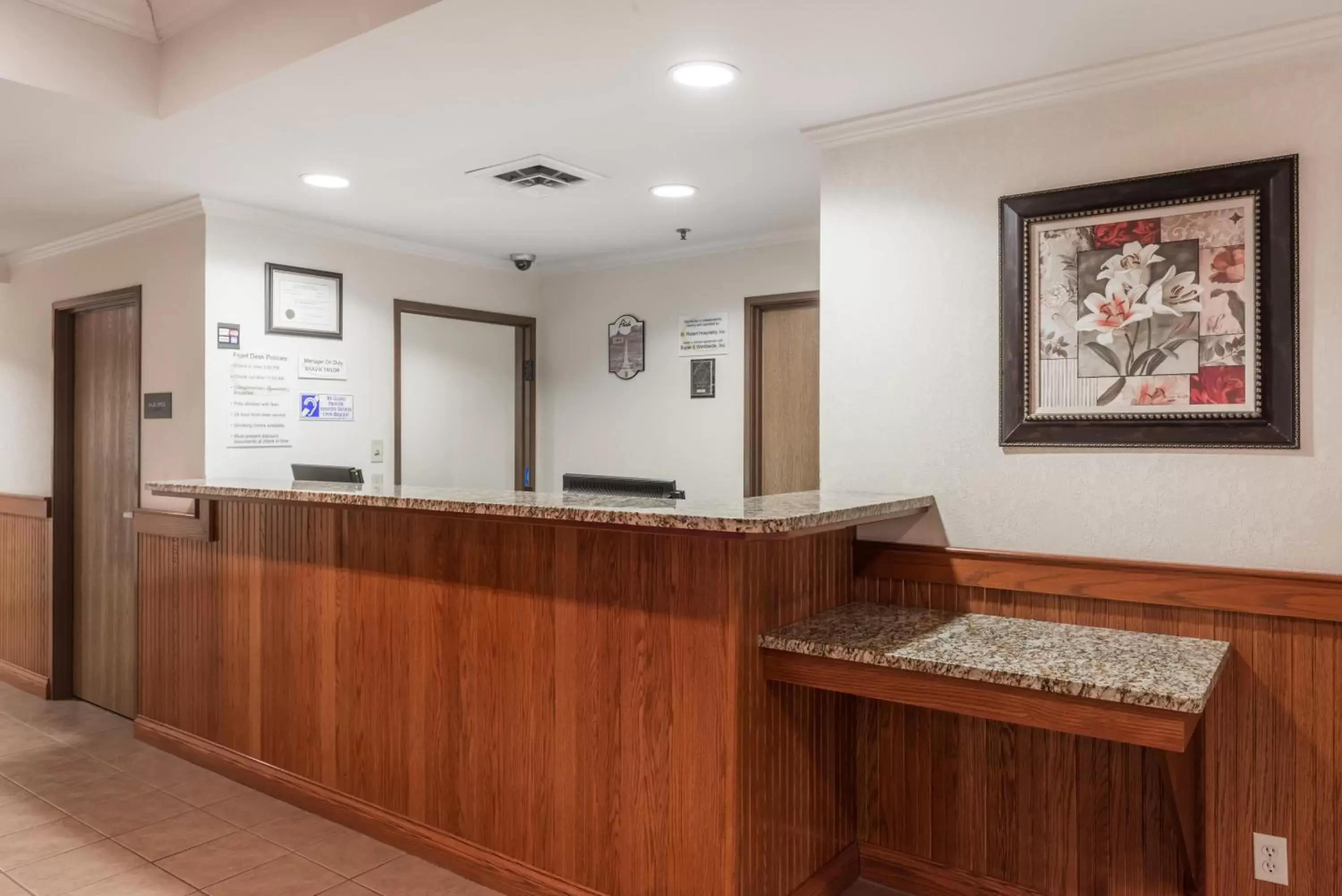 Lobby or reception in Super 8 by Wyndham St Robert Ft Leonard Wood Area Lobby or reception in Super 8 by Wyndham St Robert Ft Leonard Wood Area