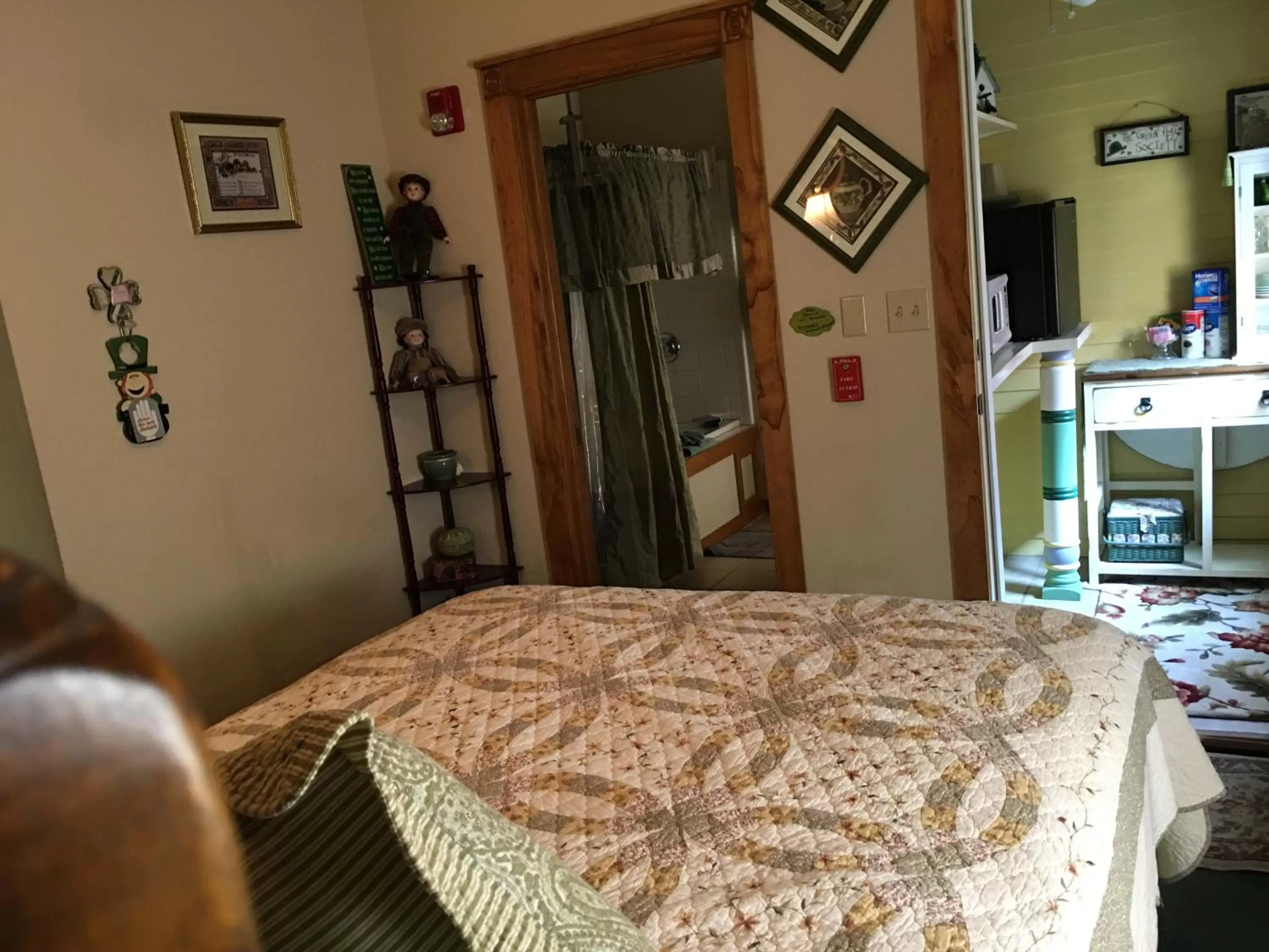 Bed in All Seasons Inn