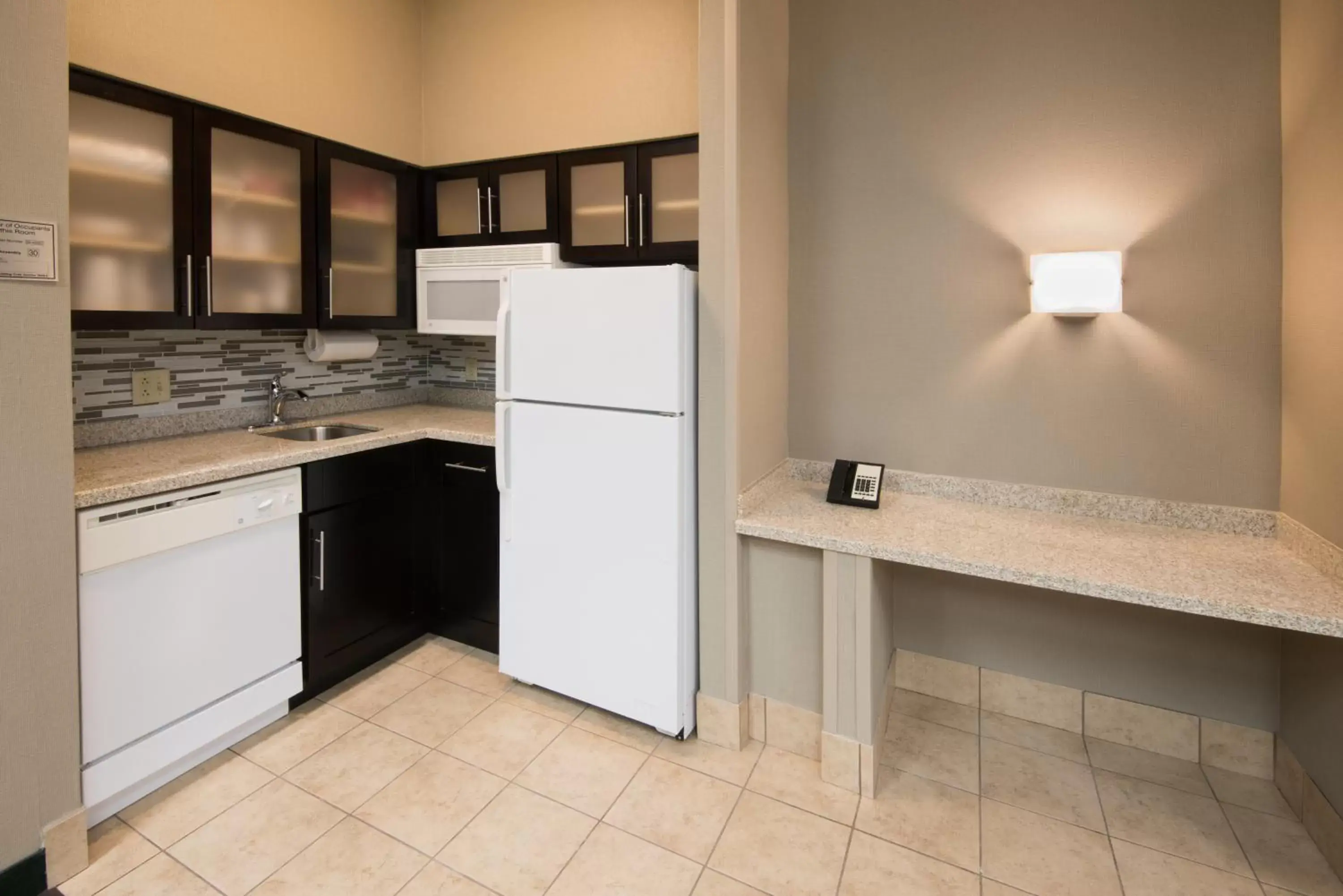 Meeting/conference room, Kitchen/Kitchenette in Staybridge Suites Columbus-Airport, an IHG Hotel