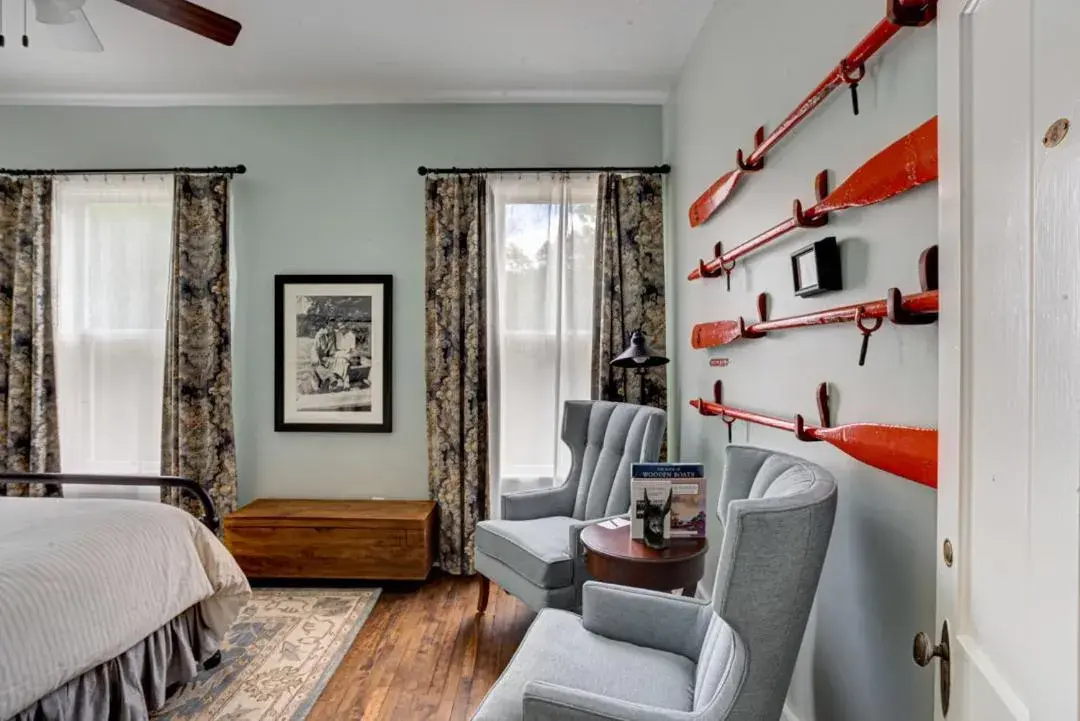 Seating area, Bed in Historic Birch Lodge and Motel Seating area, Bed in Historic Birch Lodge and Motel