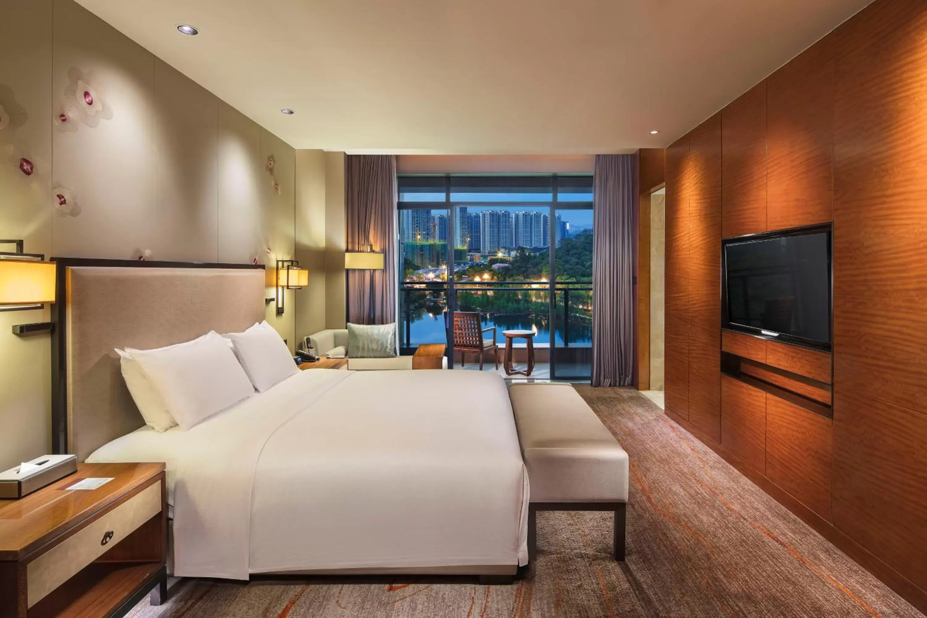 Bedroom, Bed in DoubleTree by Hilton Hotel Guangzhou - Science City