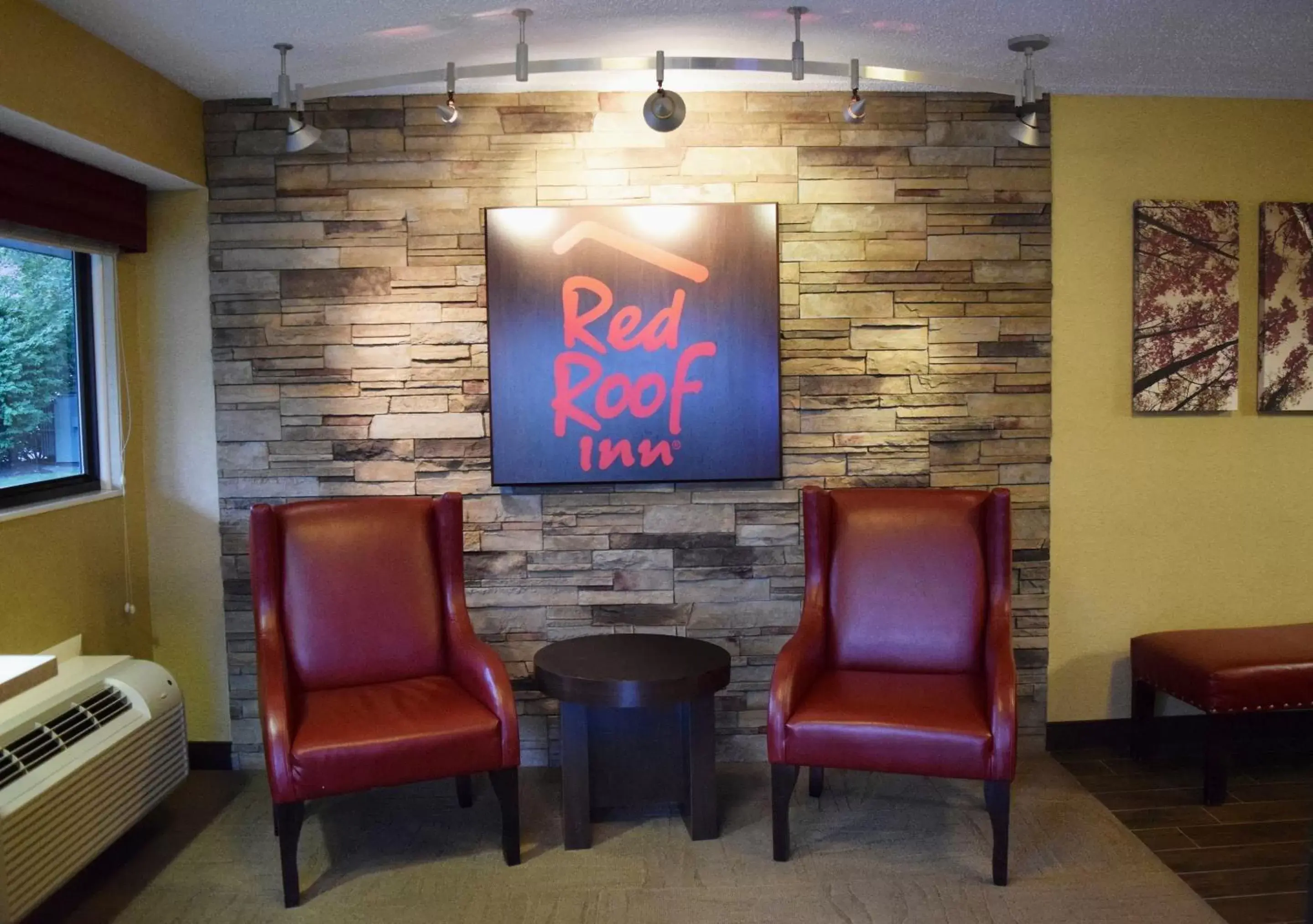 Lobby or reception, Seating Area in Red Roof Inn Buffalo - Niagara Airport