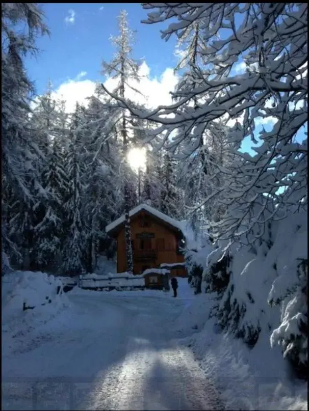 Facade/entrance, Winter in Chalet Plan Gorret