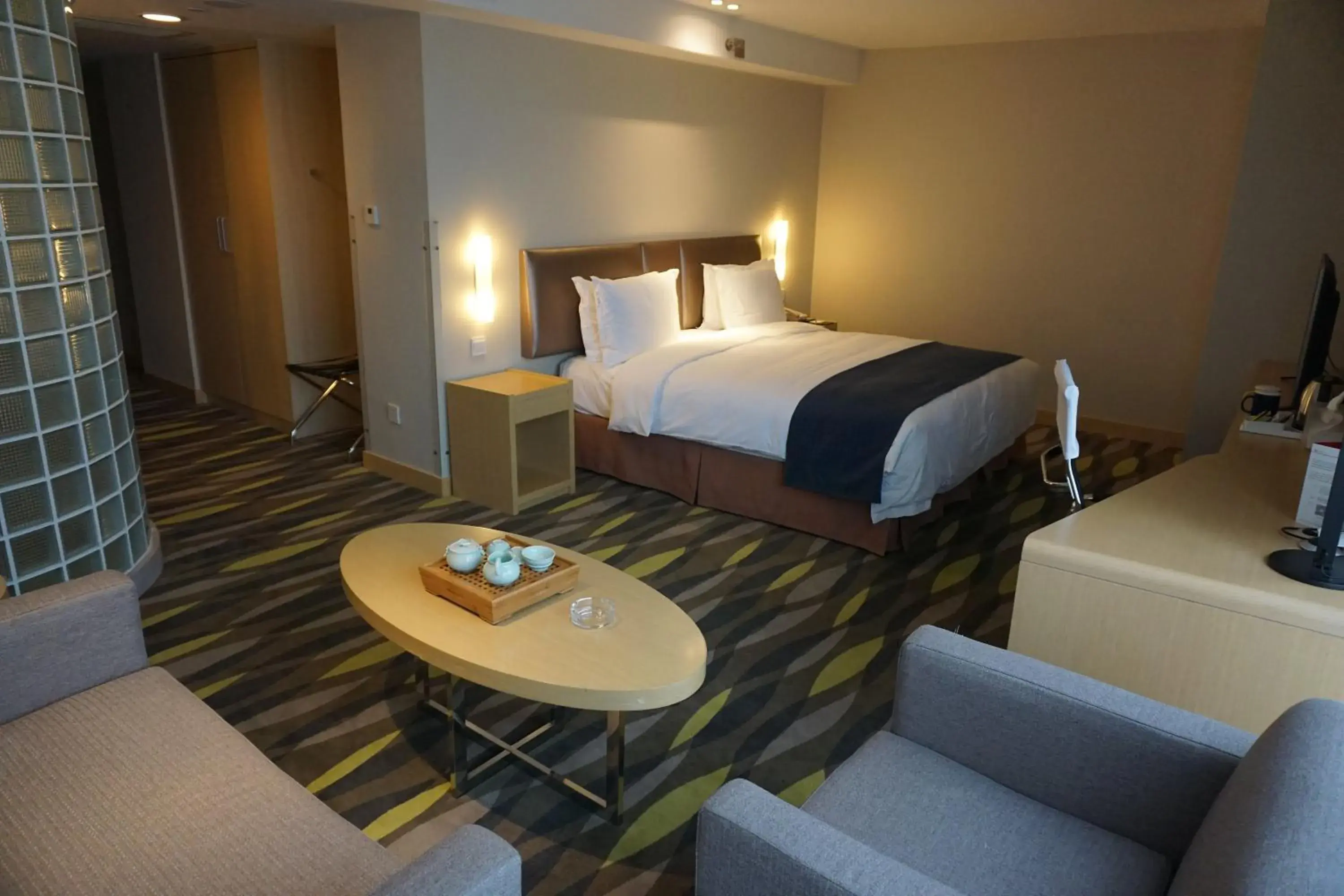 Photo of the whole room, Bed in Holiday Inn Express Changzhou Lanling, an IHG Hotel