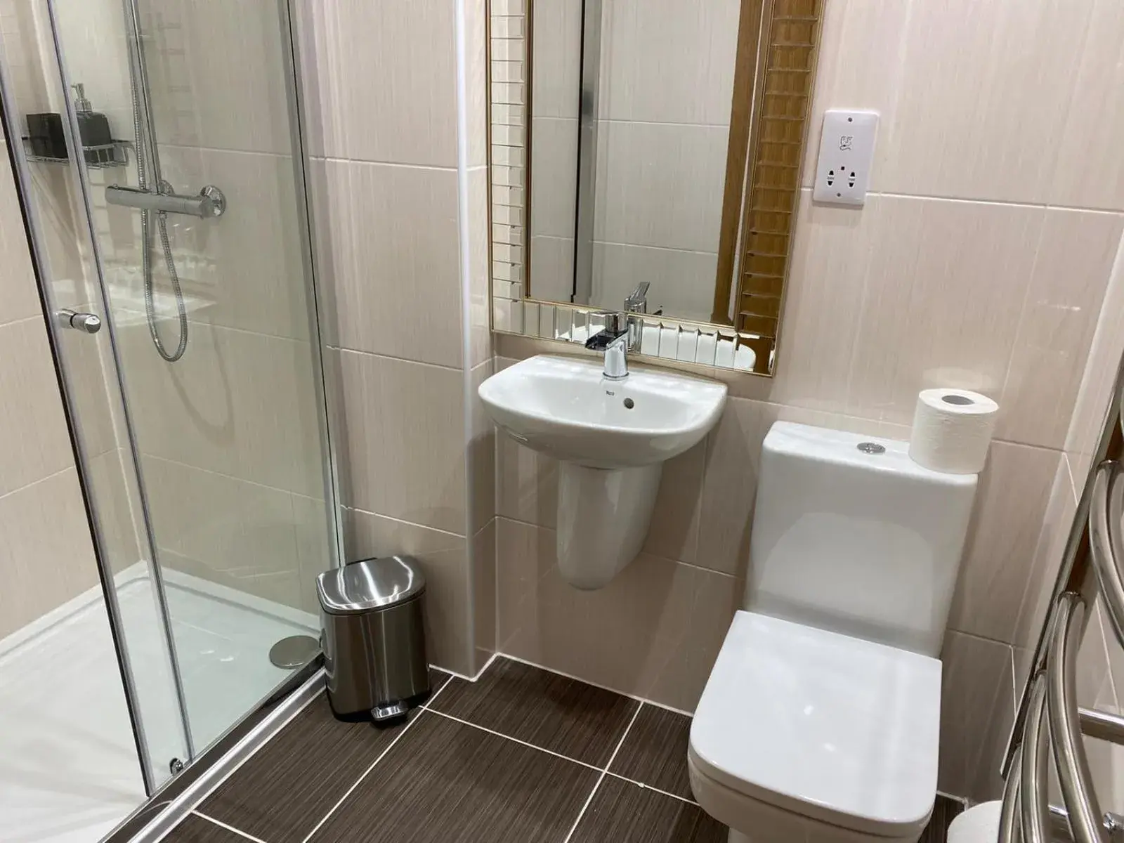 Bathroom in Waverley Inn Apartments