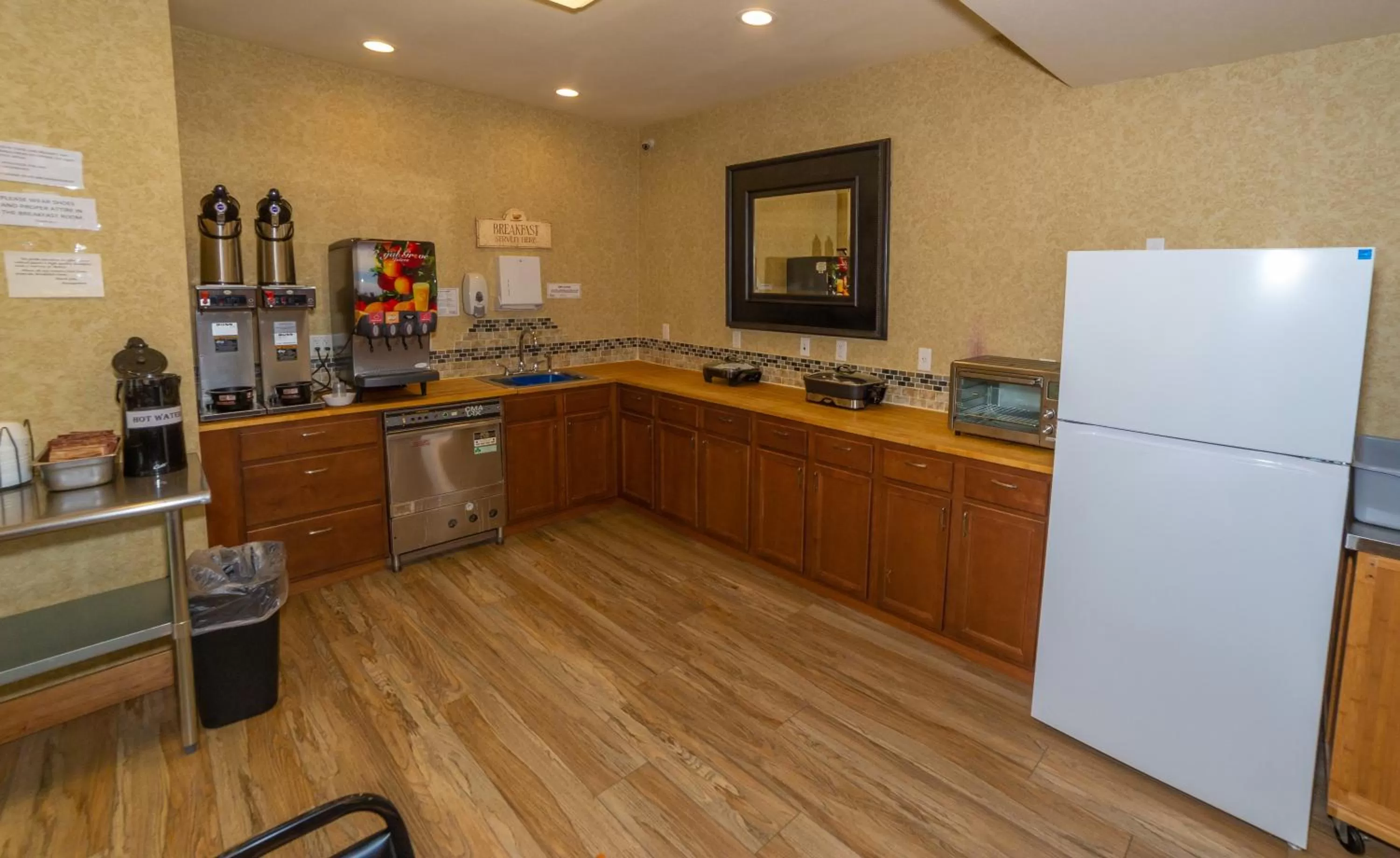 Coffee/tea facilities in Clatskanie River Inn