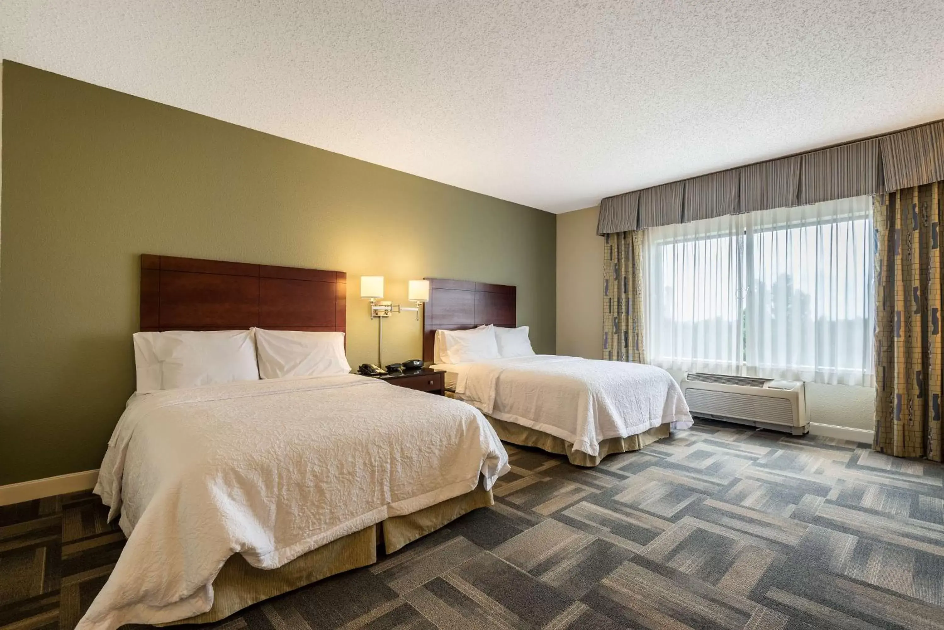 Bed in Hampton Inn & Suites Orlando-South Lake Buena Vista