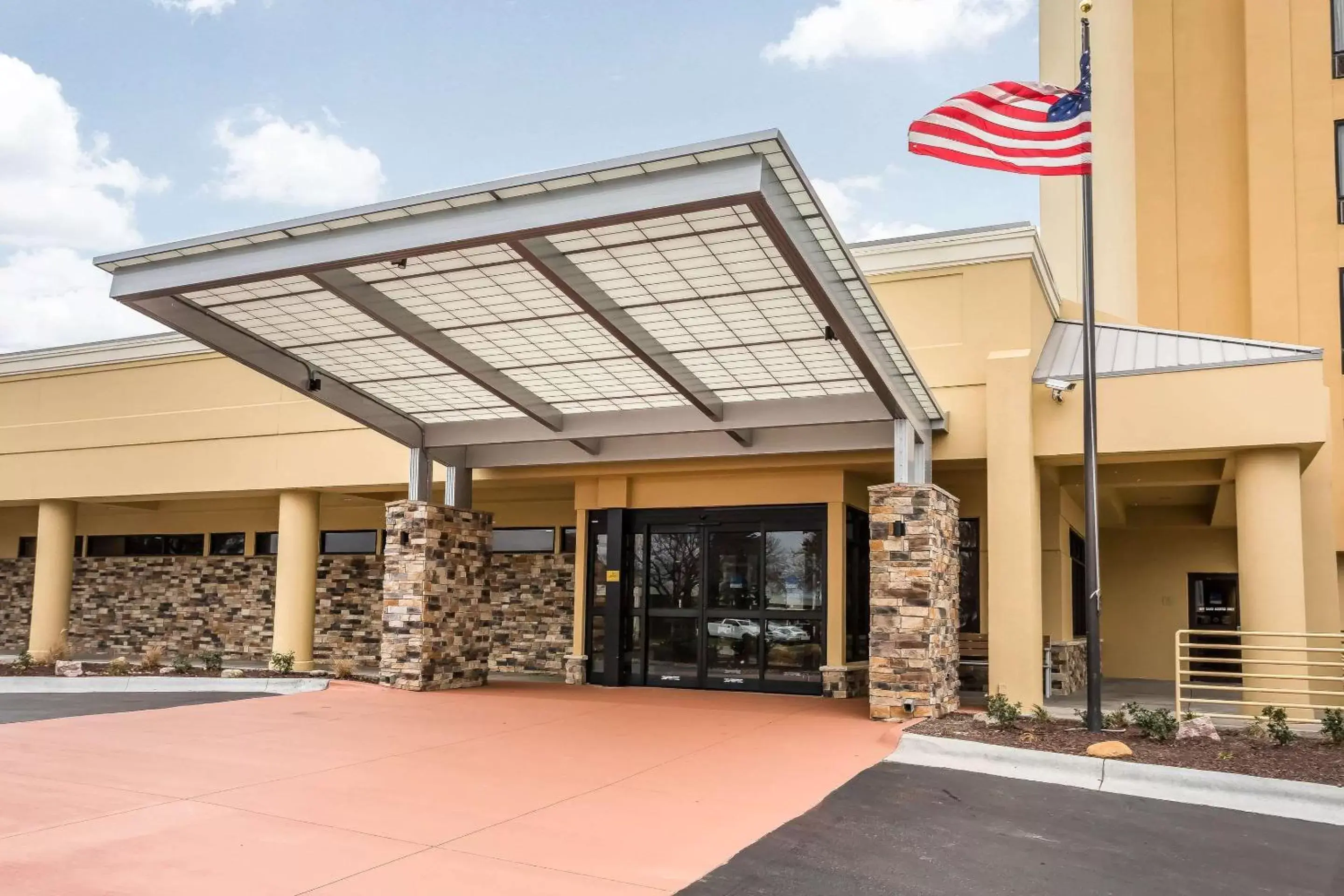 Property building in Comfort Inn SW Omaha I-80