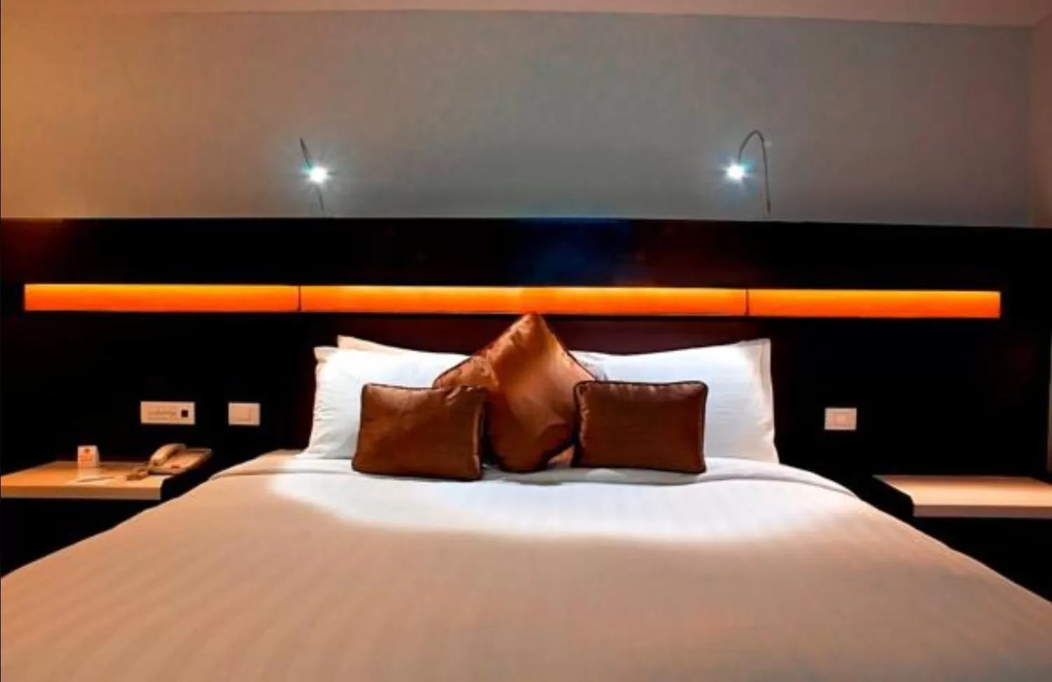 Photo of the whole room in Century Park Hotel