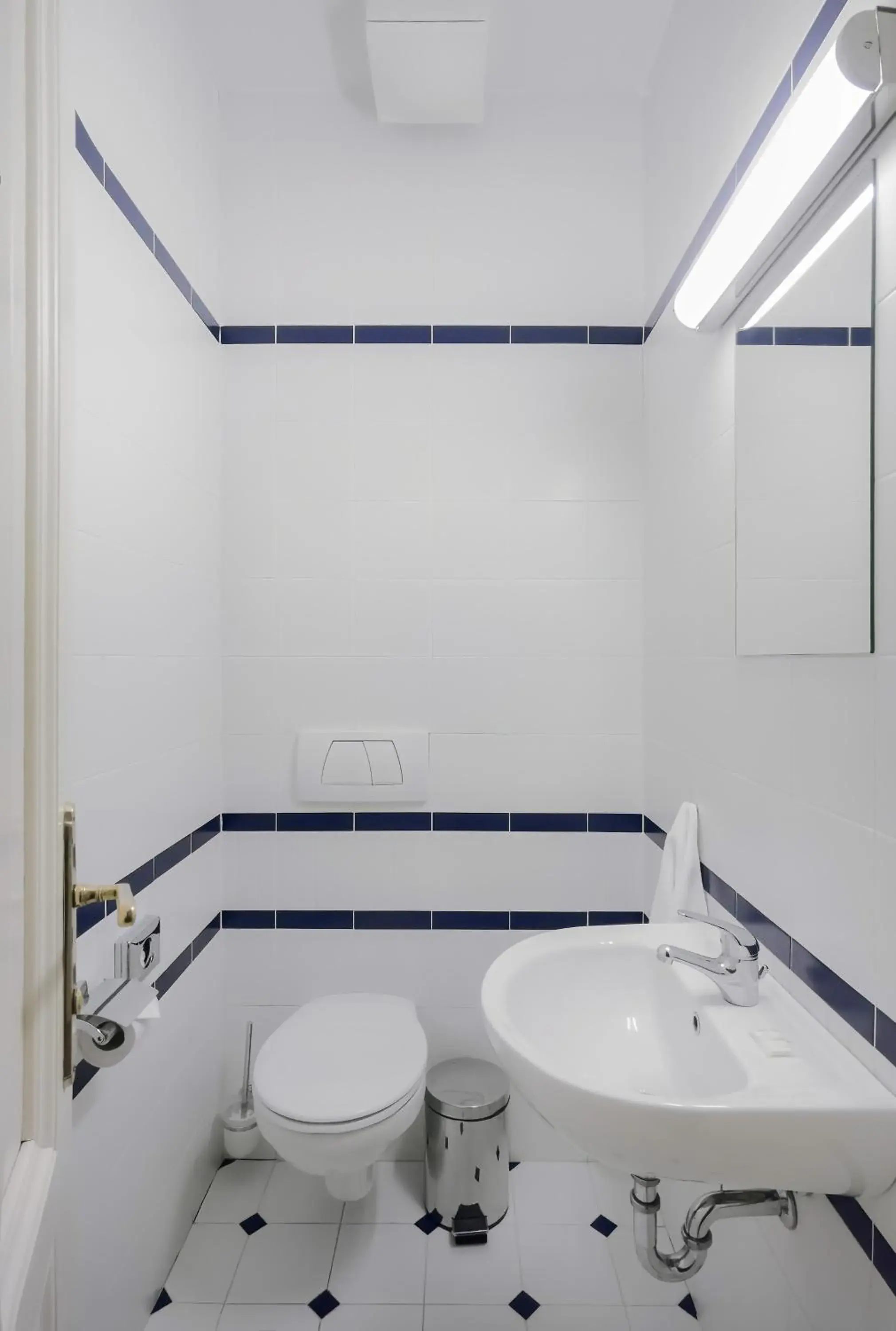 Toilet, Bathroom in Aparthotel Sibelius