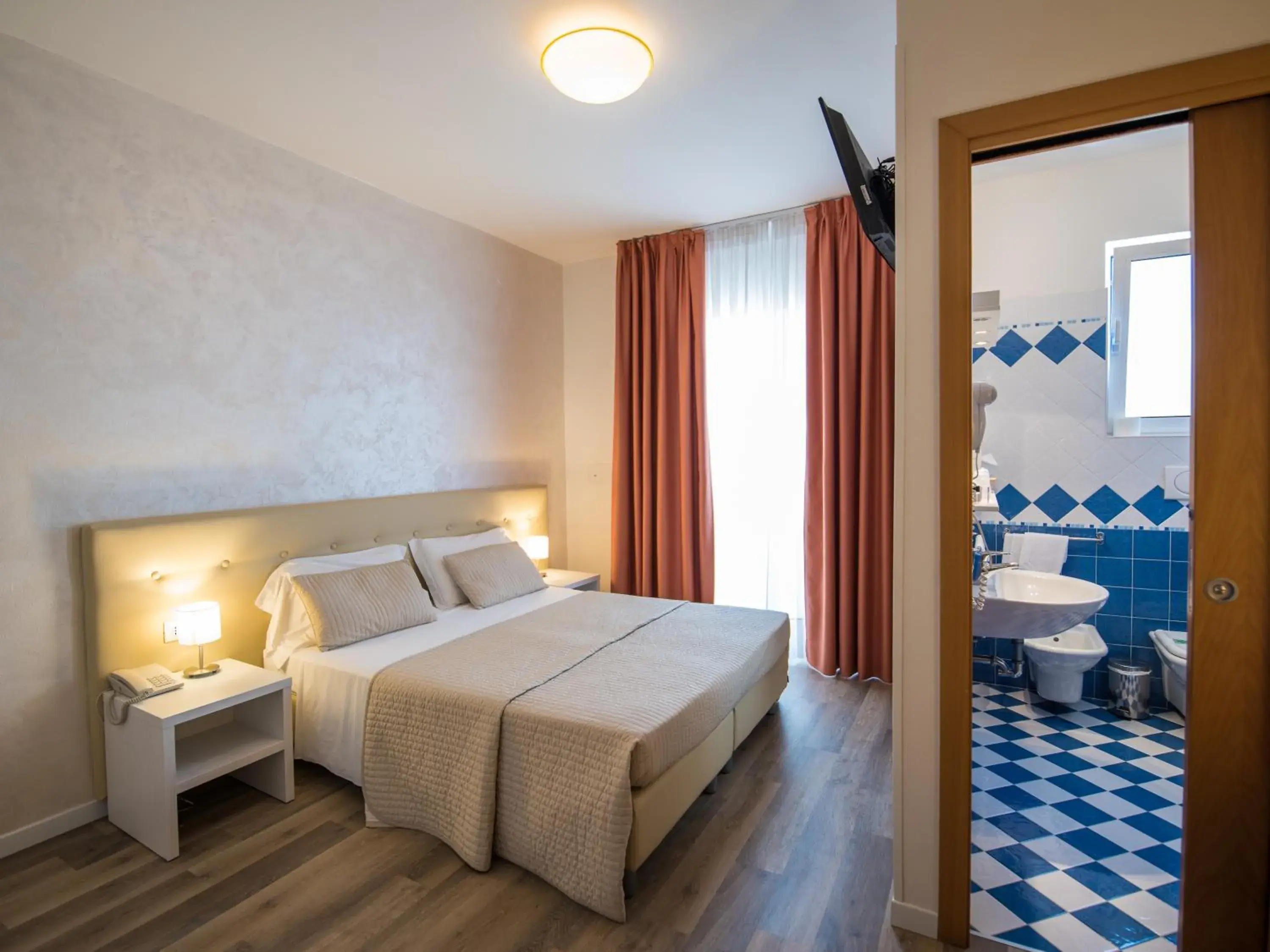 Classic Double or Twin Room in Hotel Touring Classic Double or Twin Room in Hotel Touring