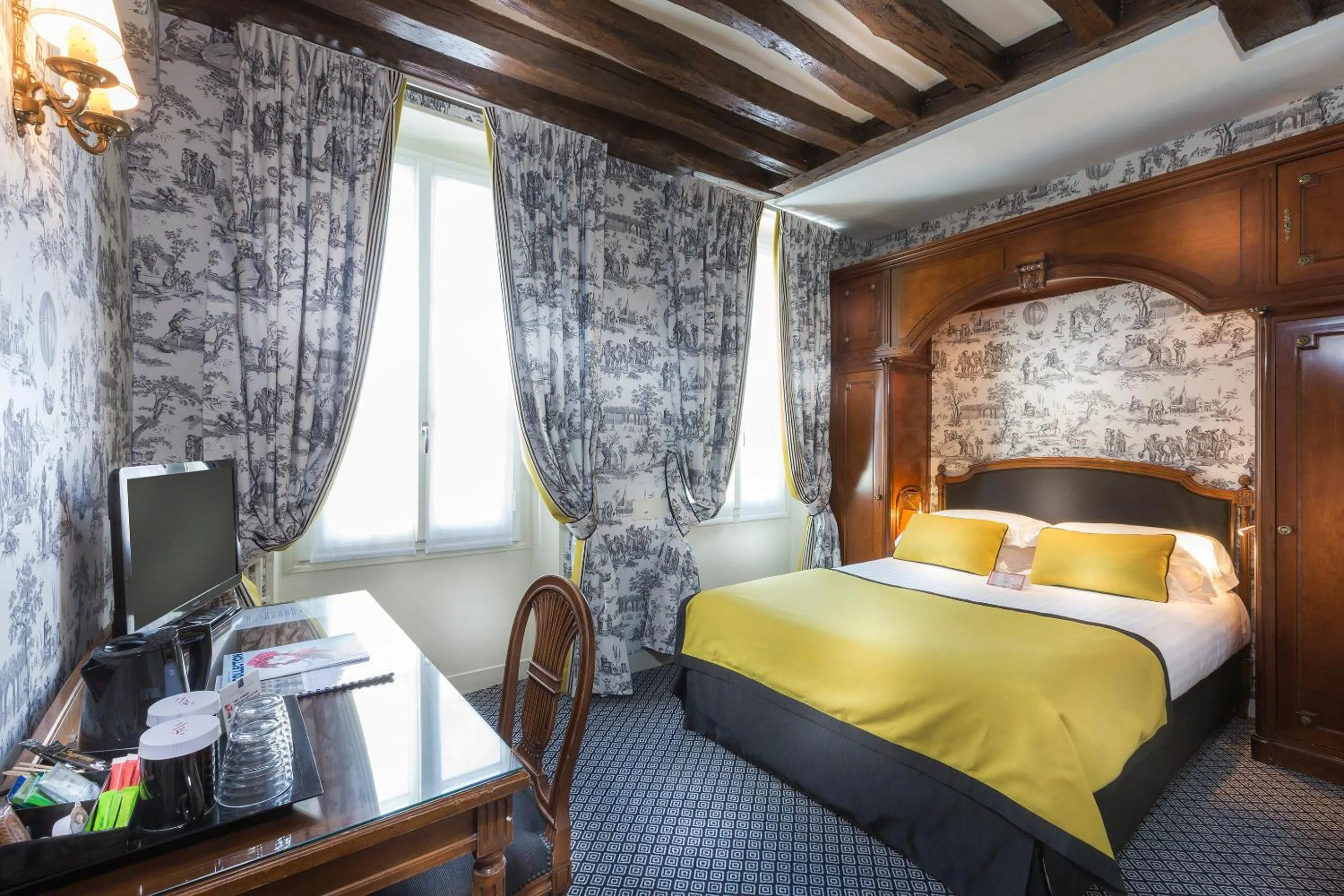 Day, Bed in Dauphine Saint Germain