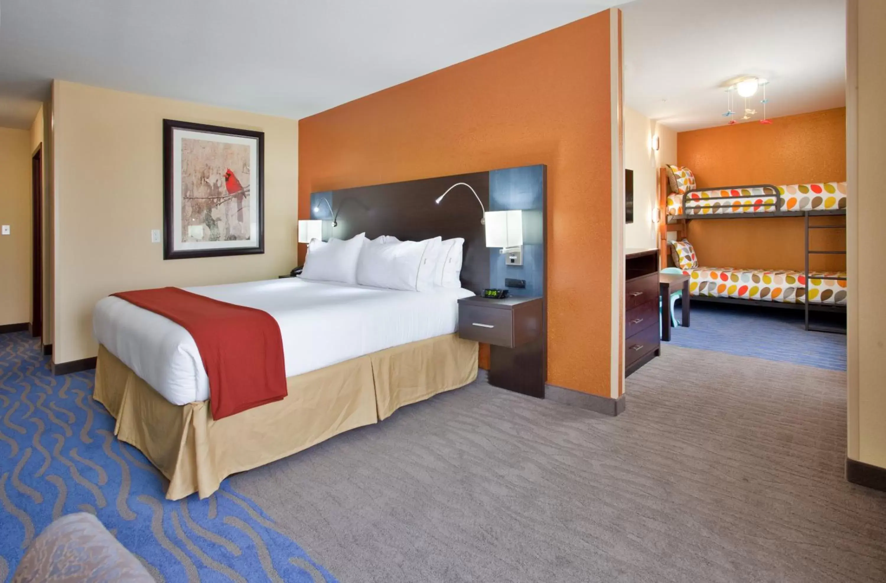 Photo of the whole room, Bed in Holiday Inn Express & Suites St Louis Airport, an IHG Hotel