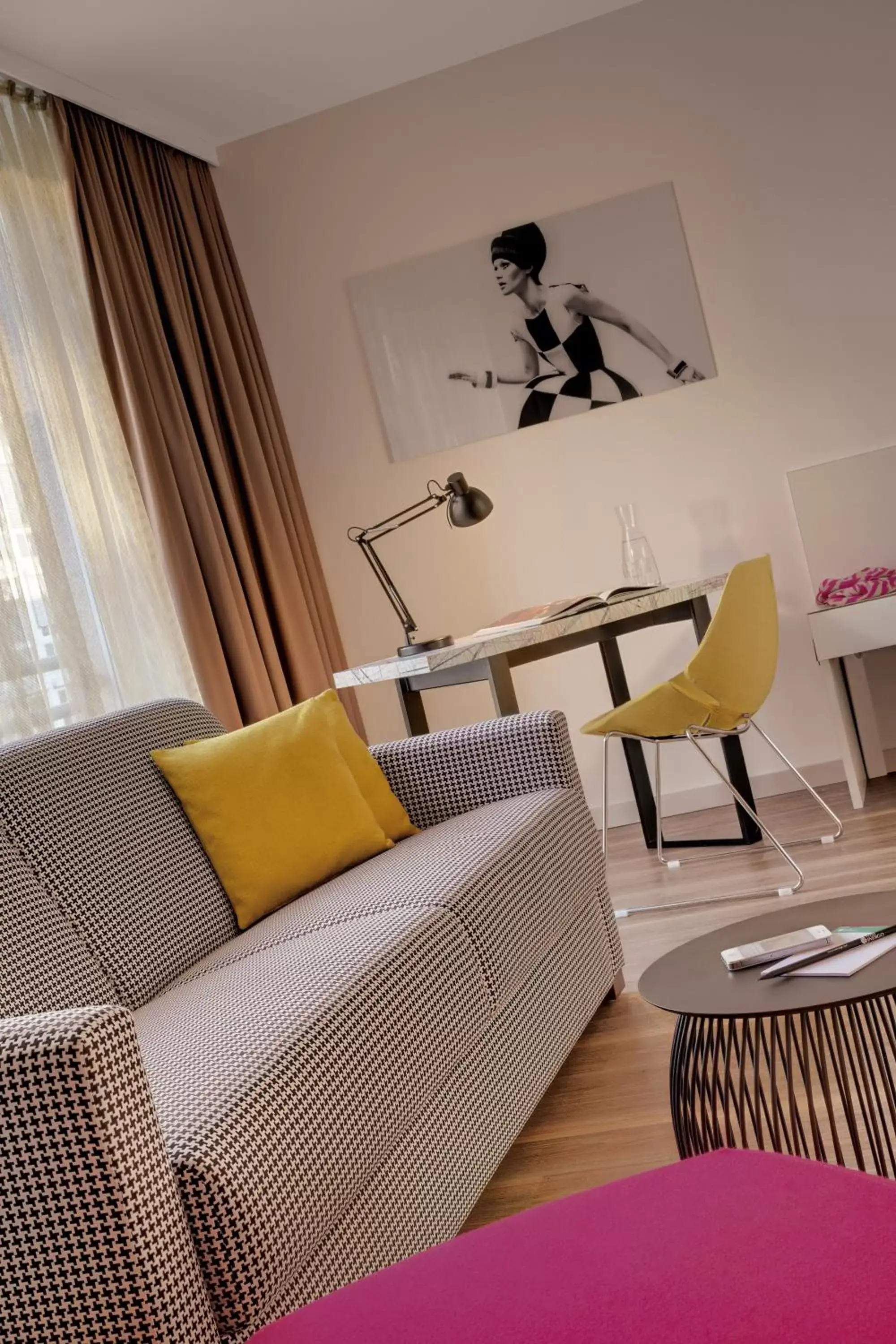 Living room, Seating Area in Hotel Indigo - Dusseldorf - Victoriaplatz, an IHG Hotel
