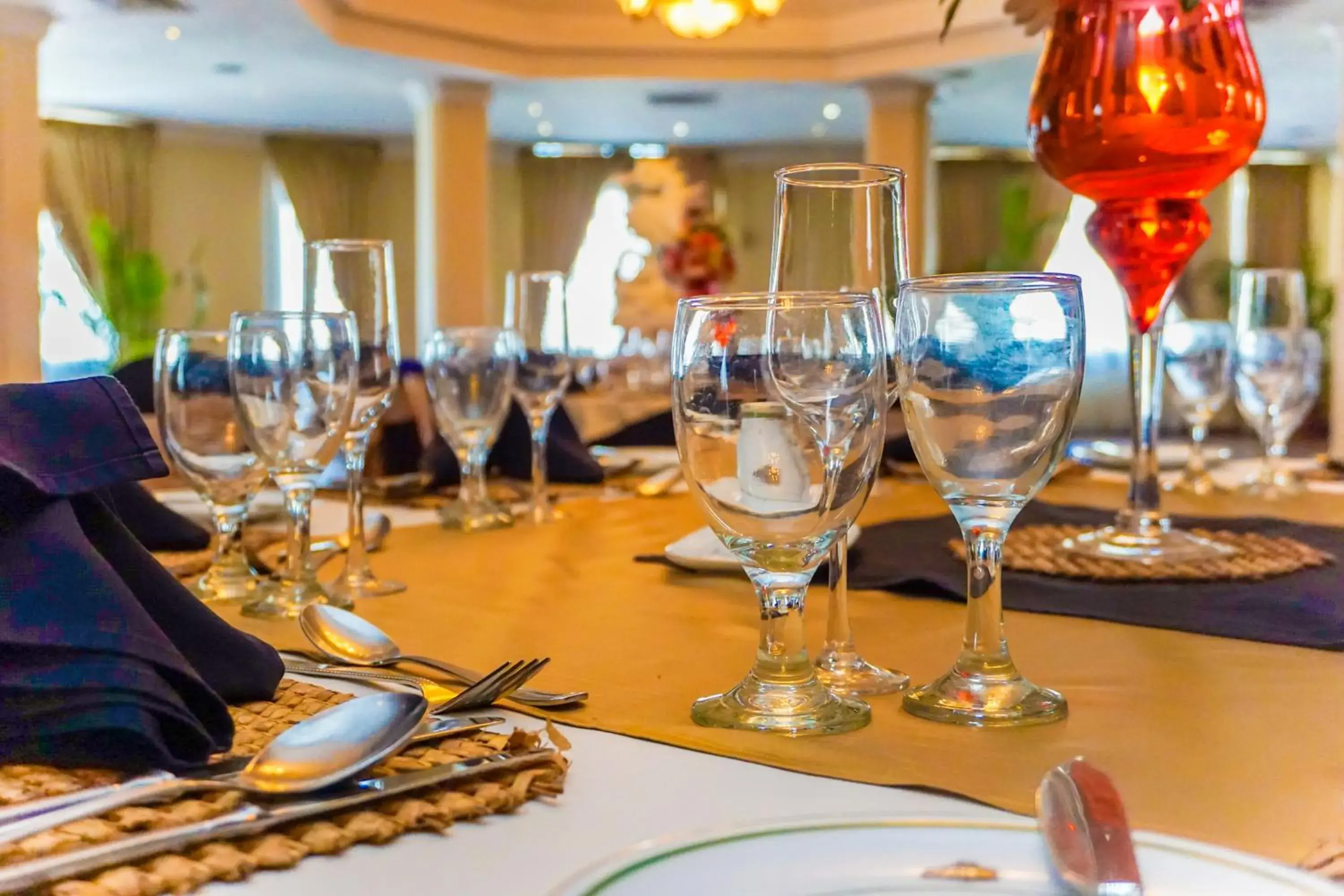 Restaurant/places to eat in Grand Oriental Hotel Restaurant/places to eat in Grand Oriental Hotel