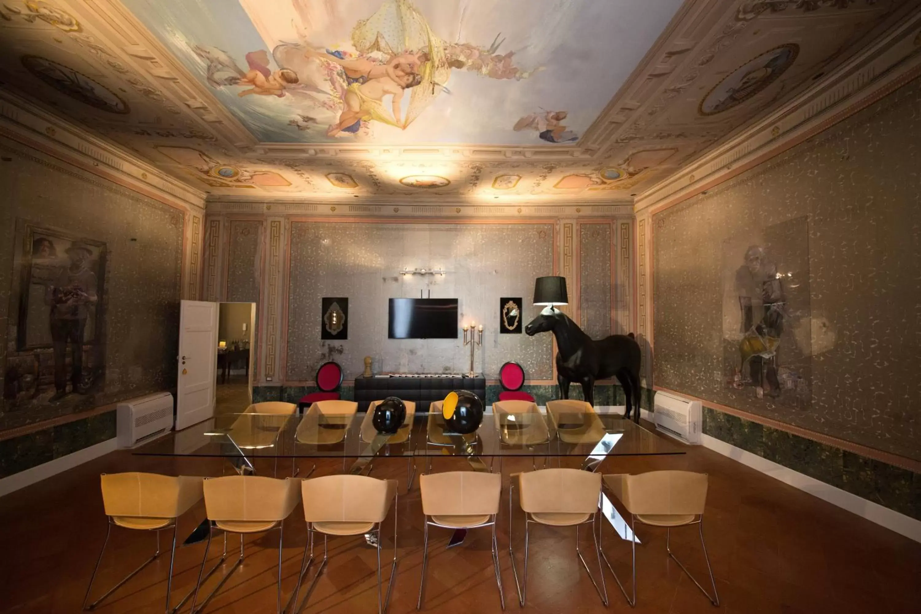 Library, Business Area/Conference Room in Palazzo Cannavina Suite & Private SPA