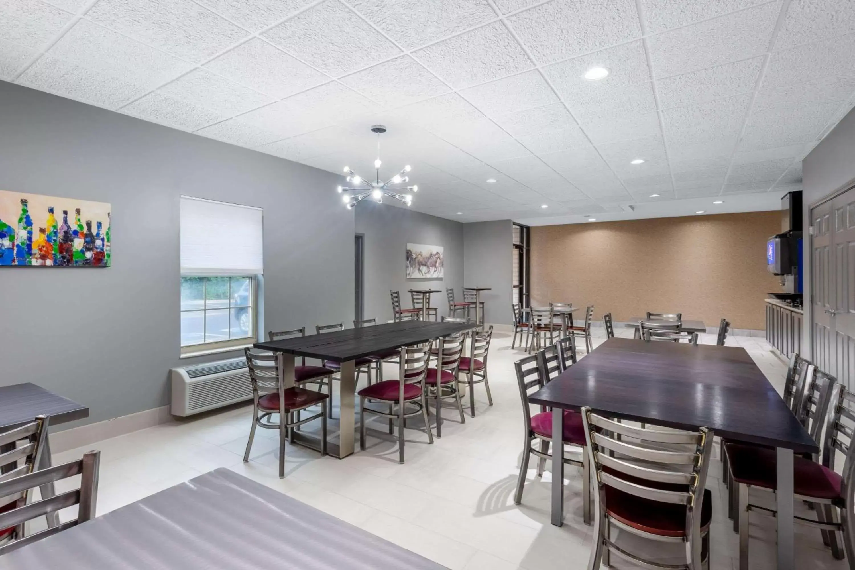 Restaurant/Places to Eat in Ramada by Wyndham Sellersburg/Louisville North