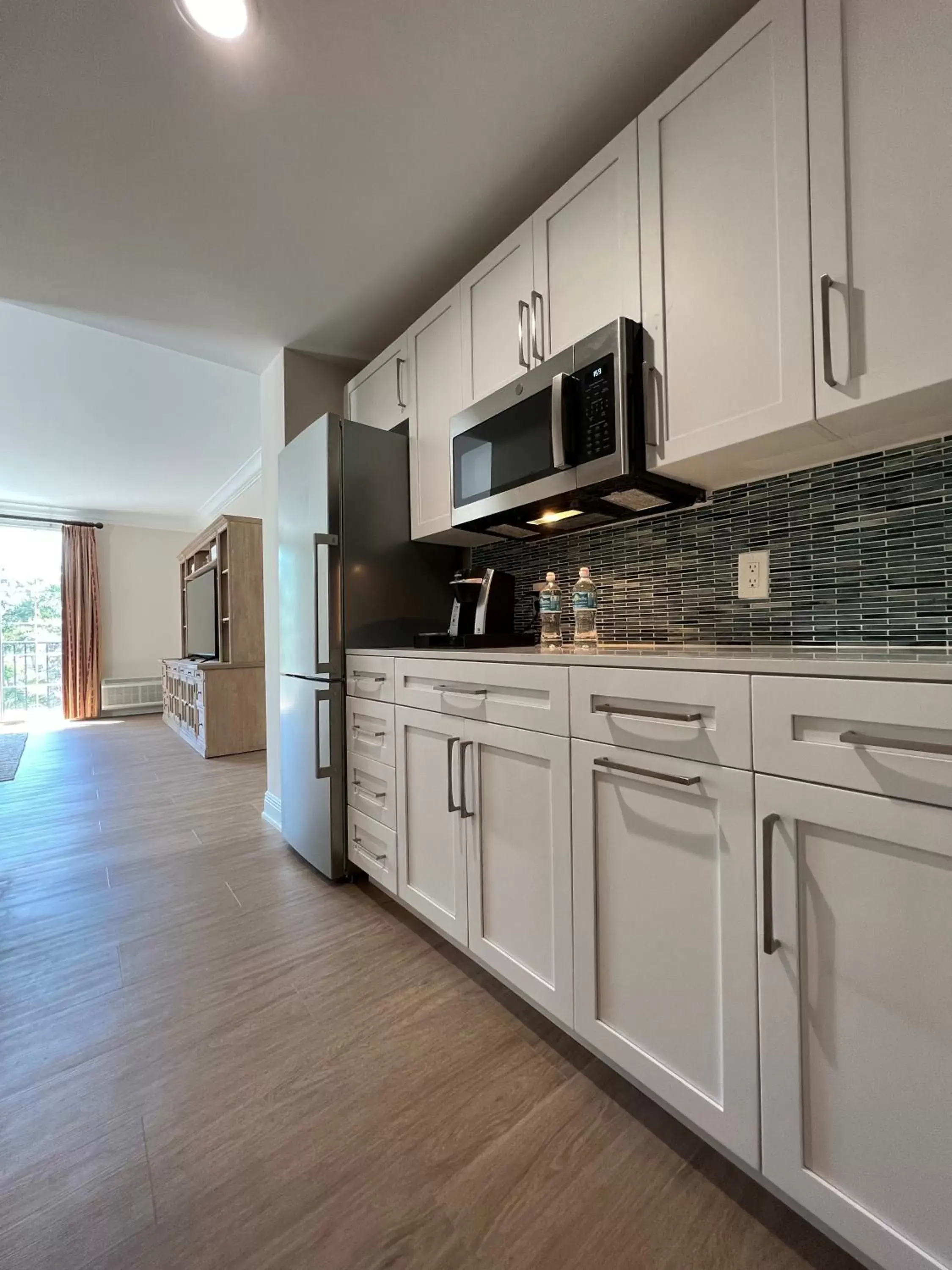 Kitchen or kitchenette, Kitchen/Kitchenette in The Capri Inn