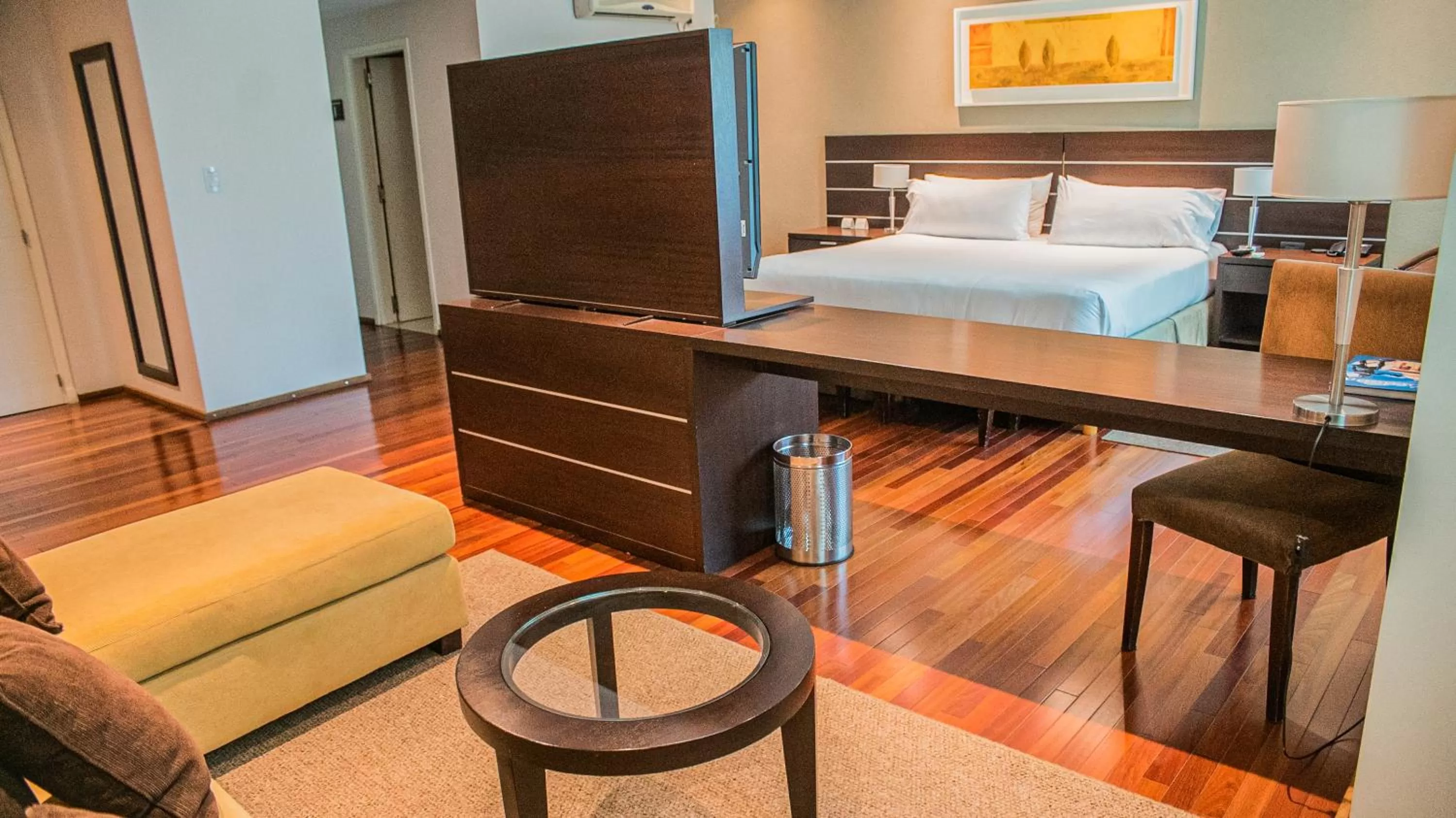 Photo of the whole room, Bed in Orfeo Suites Cordoba