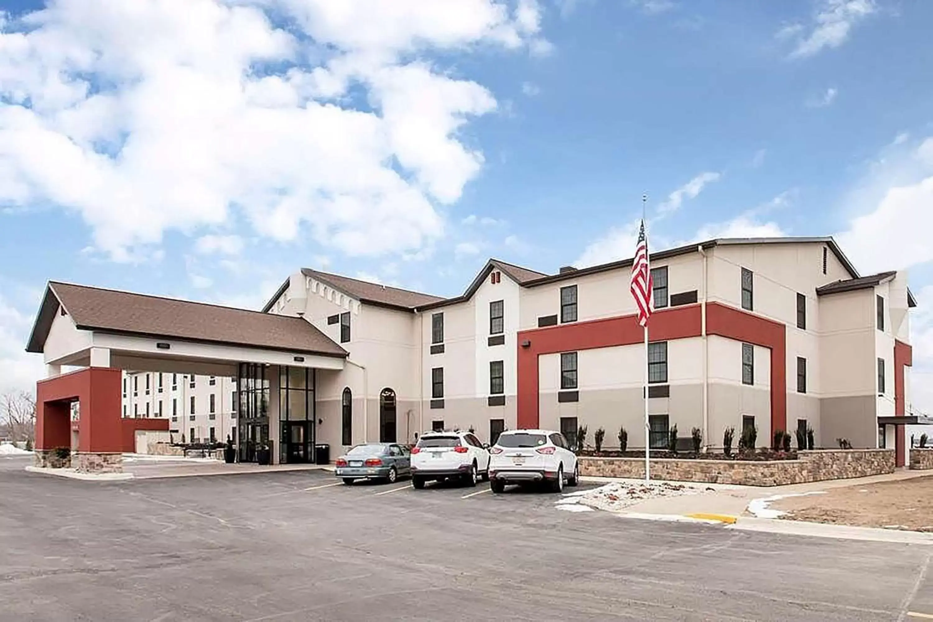 Property Building in Country Inn & Suites by Radisson, Grandville-Grand Rapids West, MI