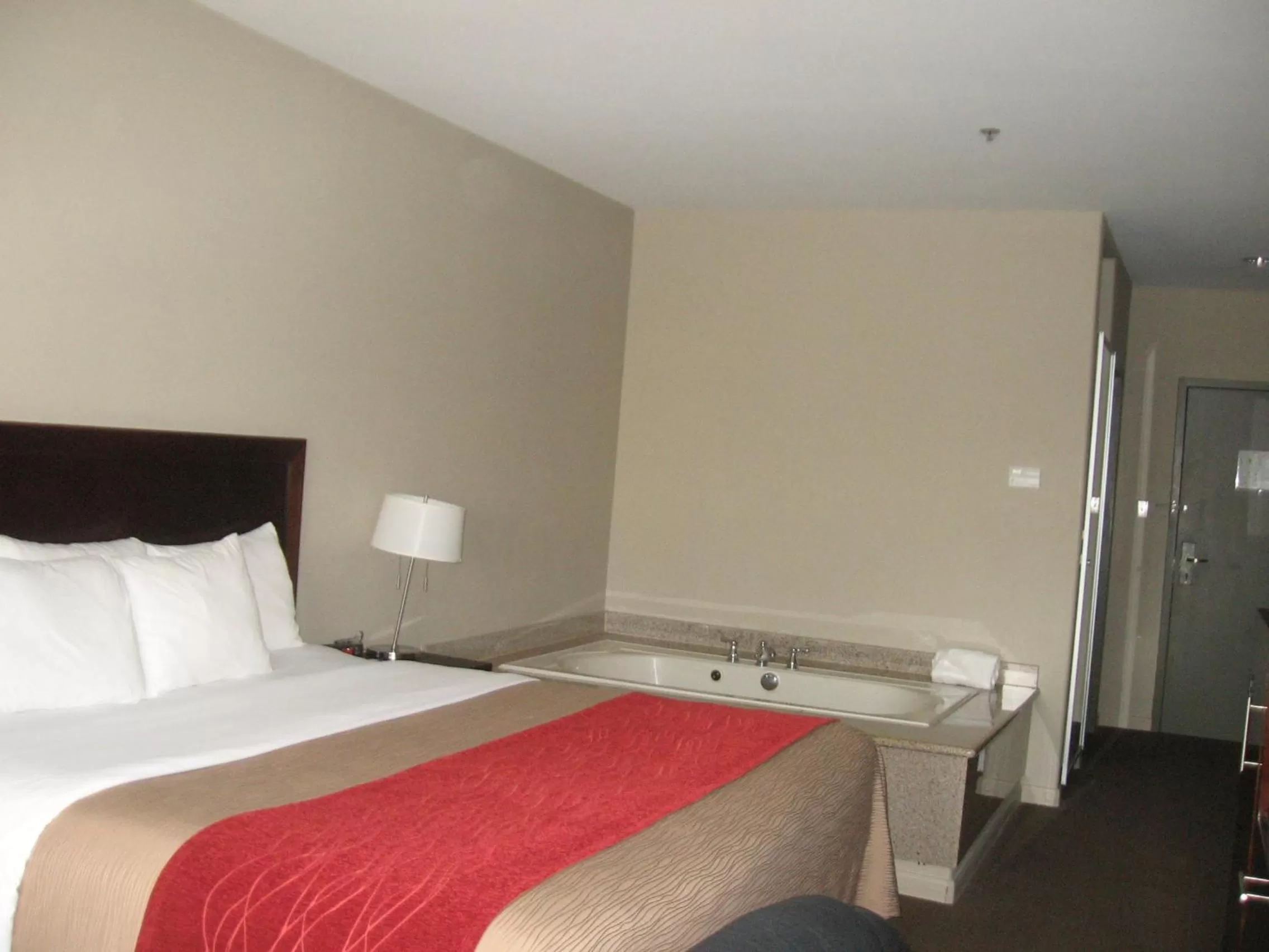 Bedroom, Bed in Baymont by Wyndham Columbus