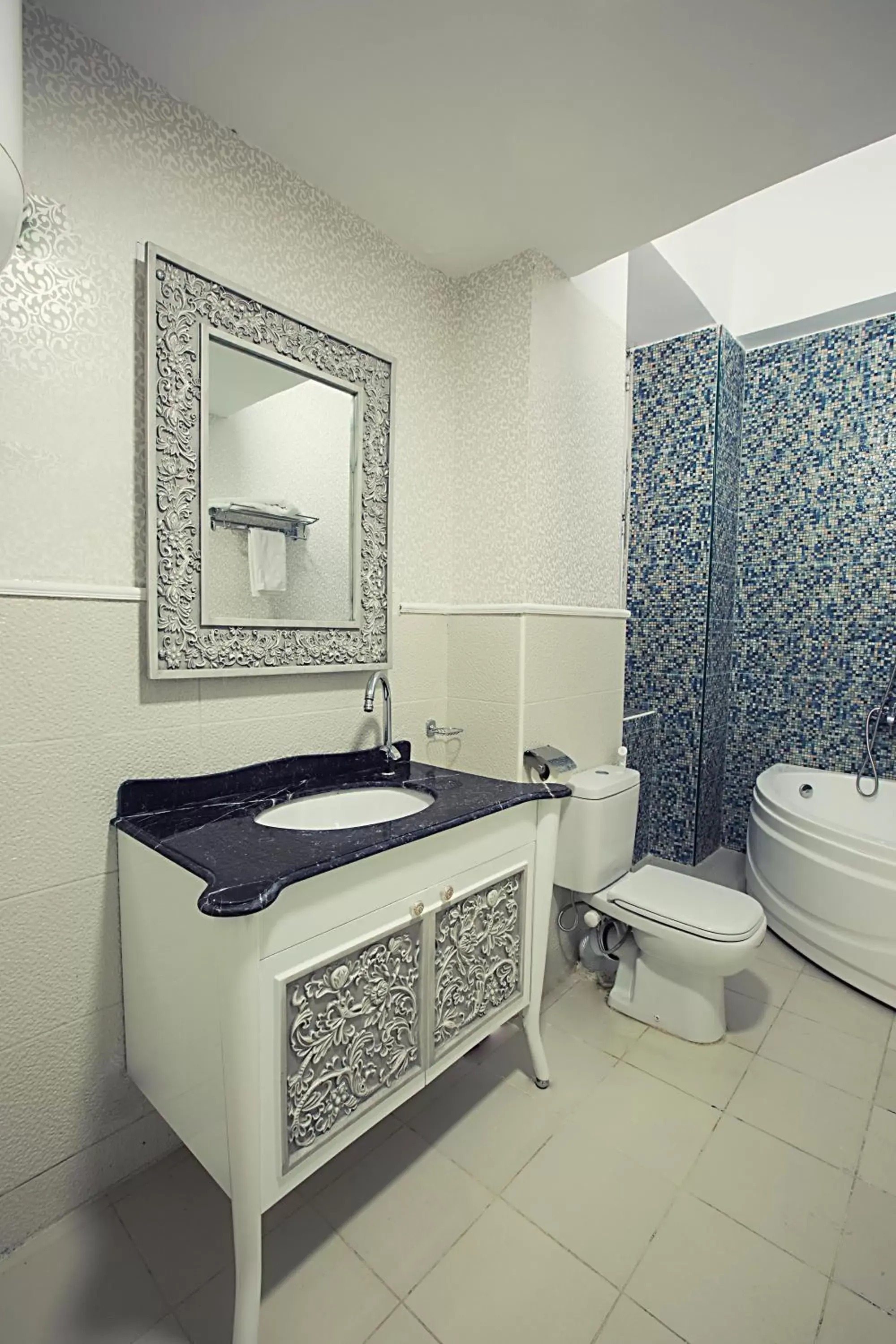 Bathroom in Tahrir Plaza Suites - Museum View