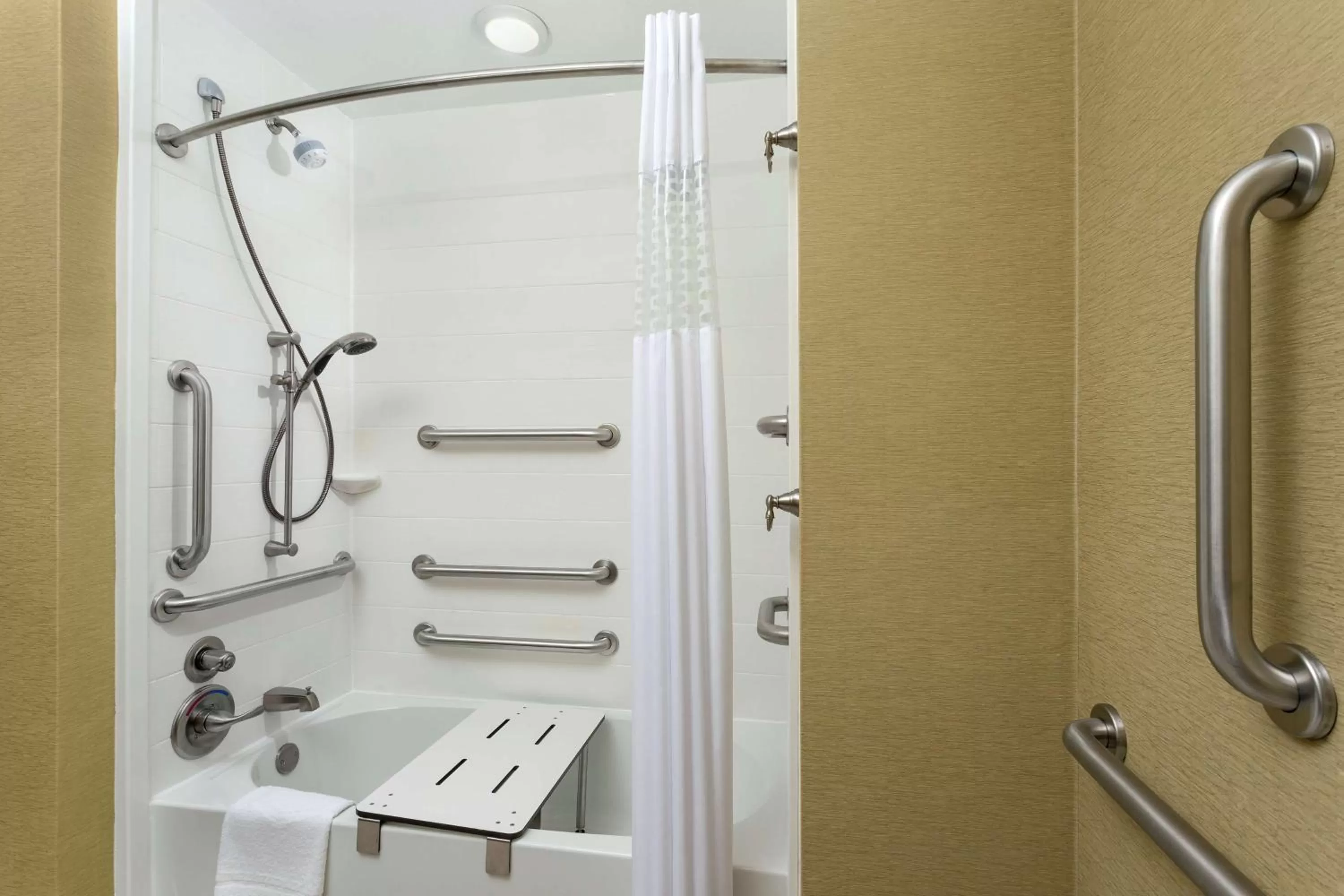 Bathroom in Hampton Inn & Suites Williamsport - Faxon Exit