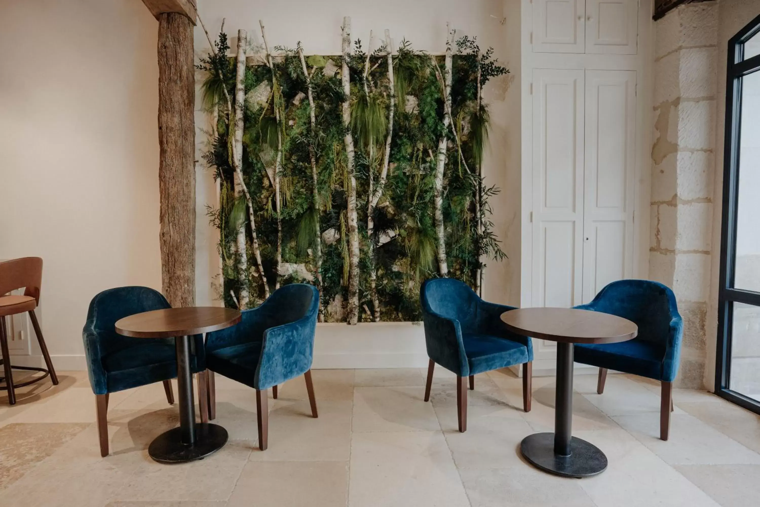 Seating Area in The Originals Boutique, Hôtel Le George , Loches