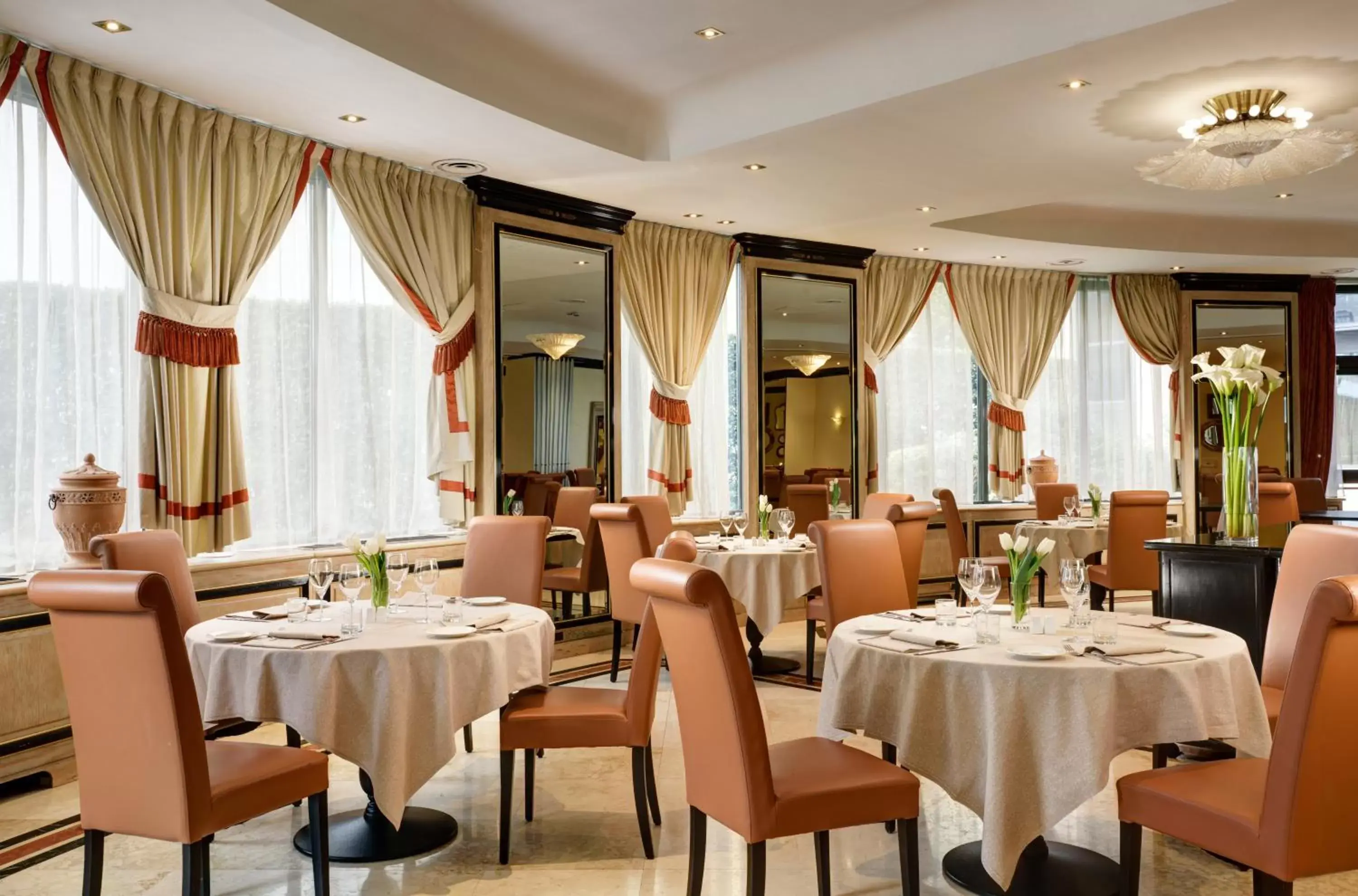 Restaurant/Places to Eat in UNAHOTELS Scandinavia Milano