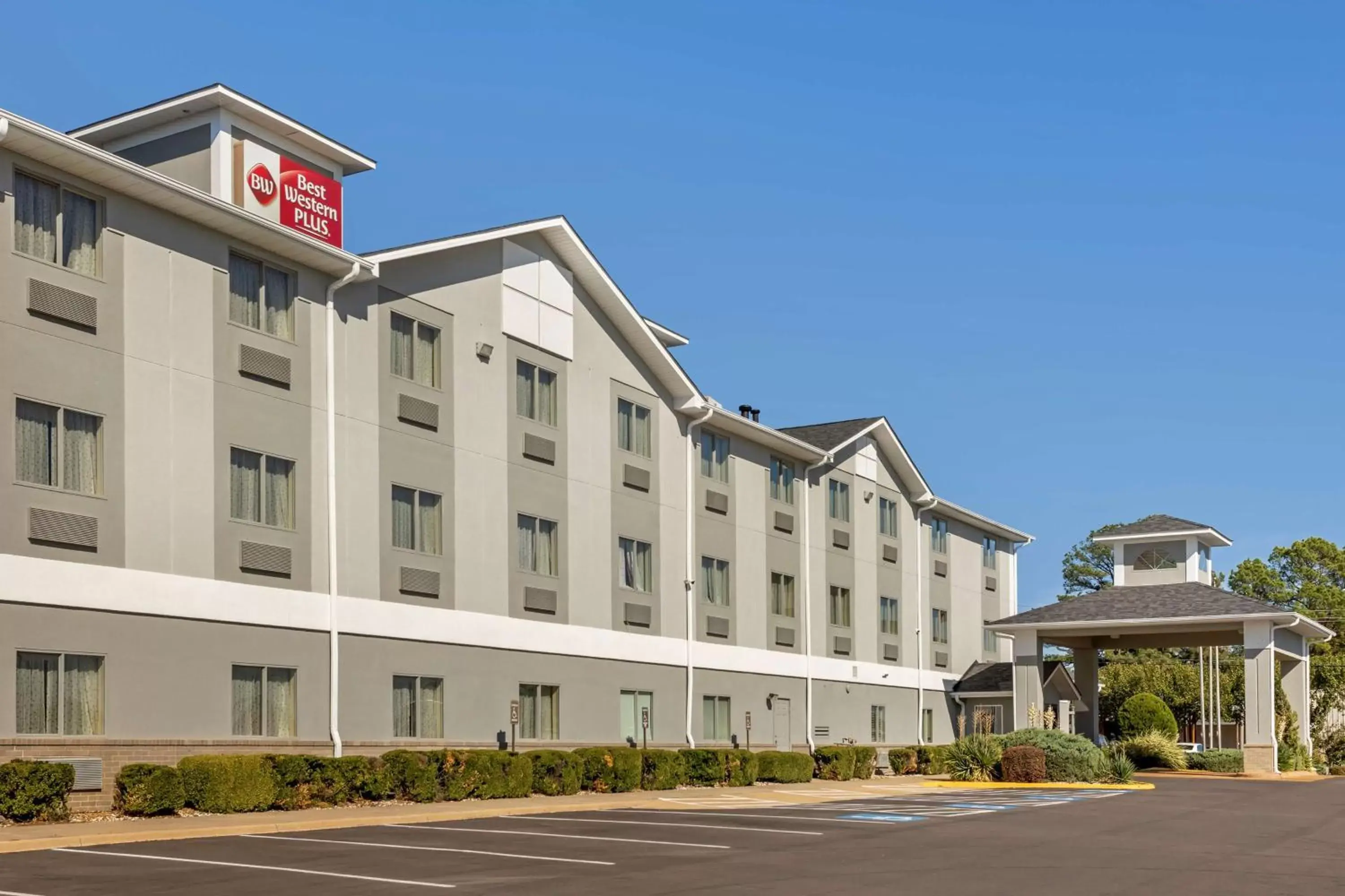 Property Building in Best Western Plus Searcy Inn