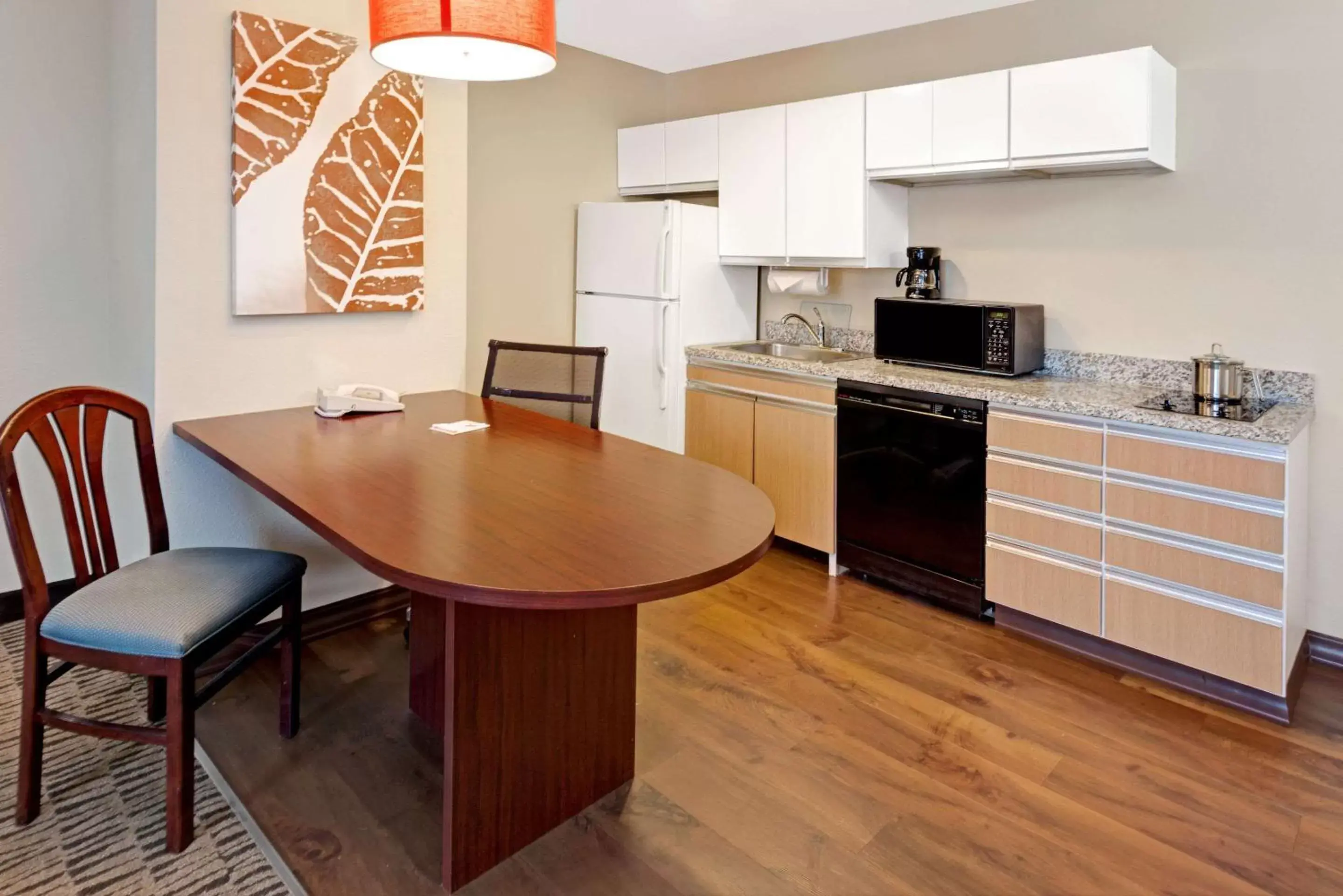 Bedroom, Kitchen/Kitchenette in MainStay Suites Louisville Jeffersontown