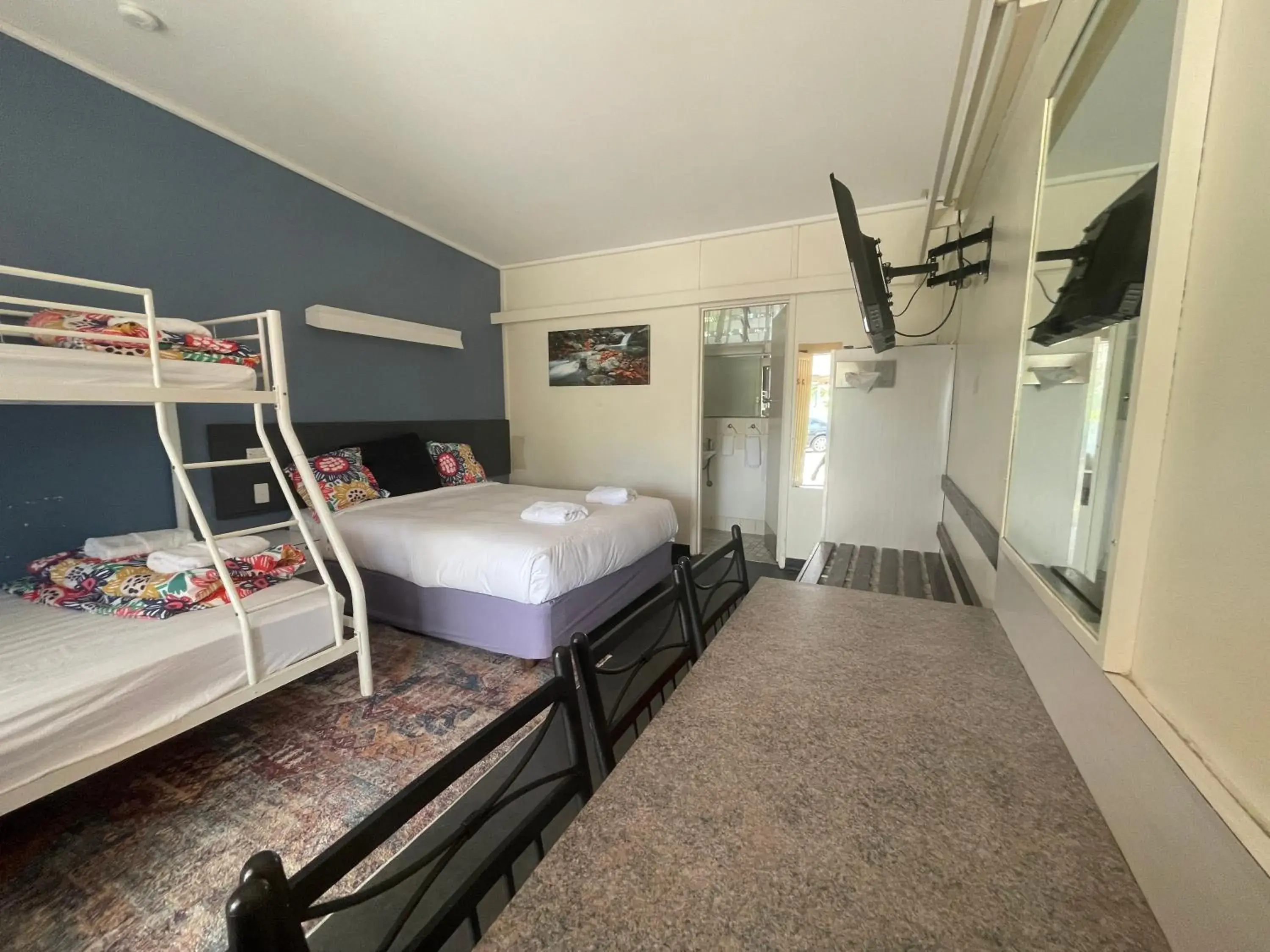 Bedroom, Bunk Bed in Arkana Motel