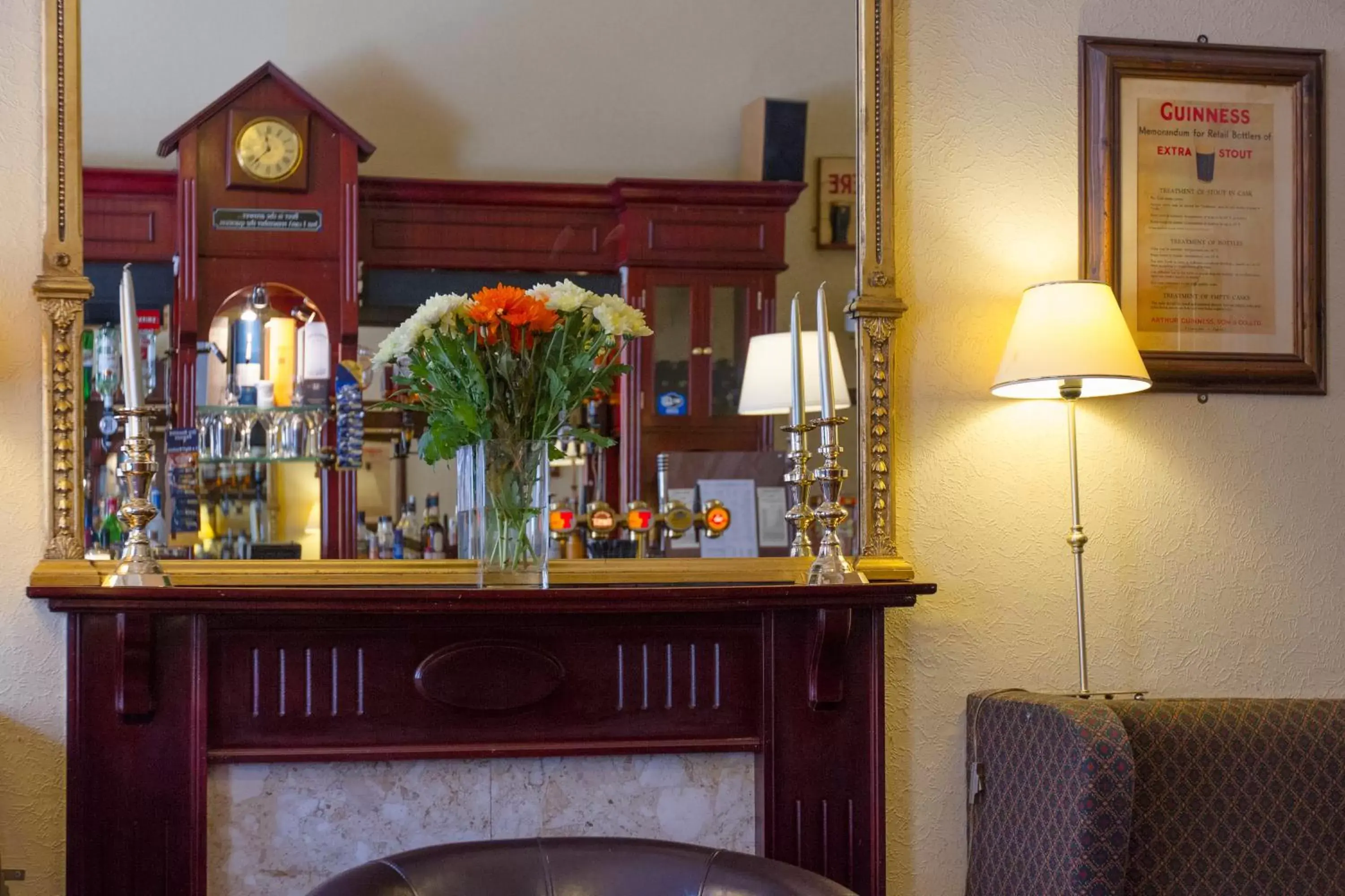 Lounge or bar in Thistle Hotel Lounge or bar in Thistle Hotel