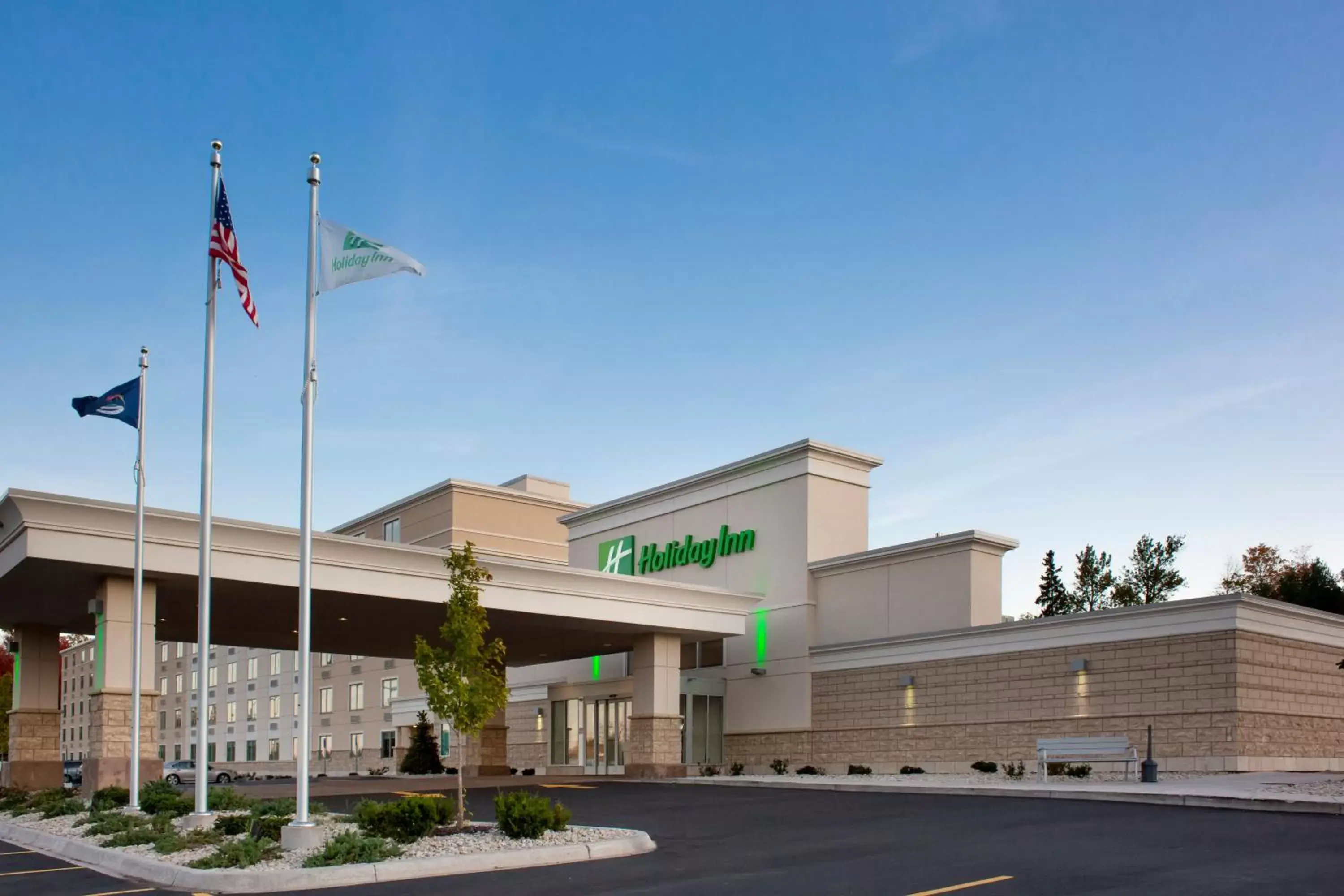 Property building in Holiday Inn Marquette, an IHG Hotel