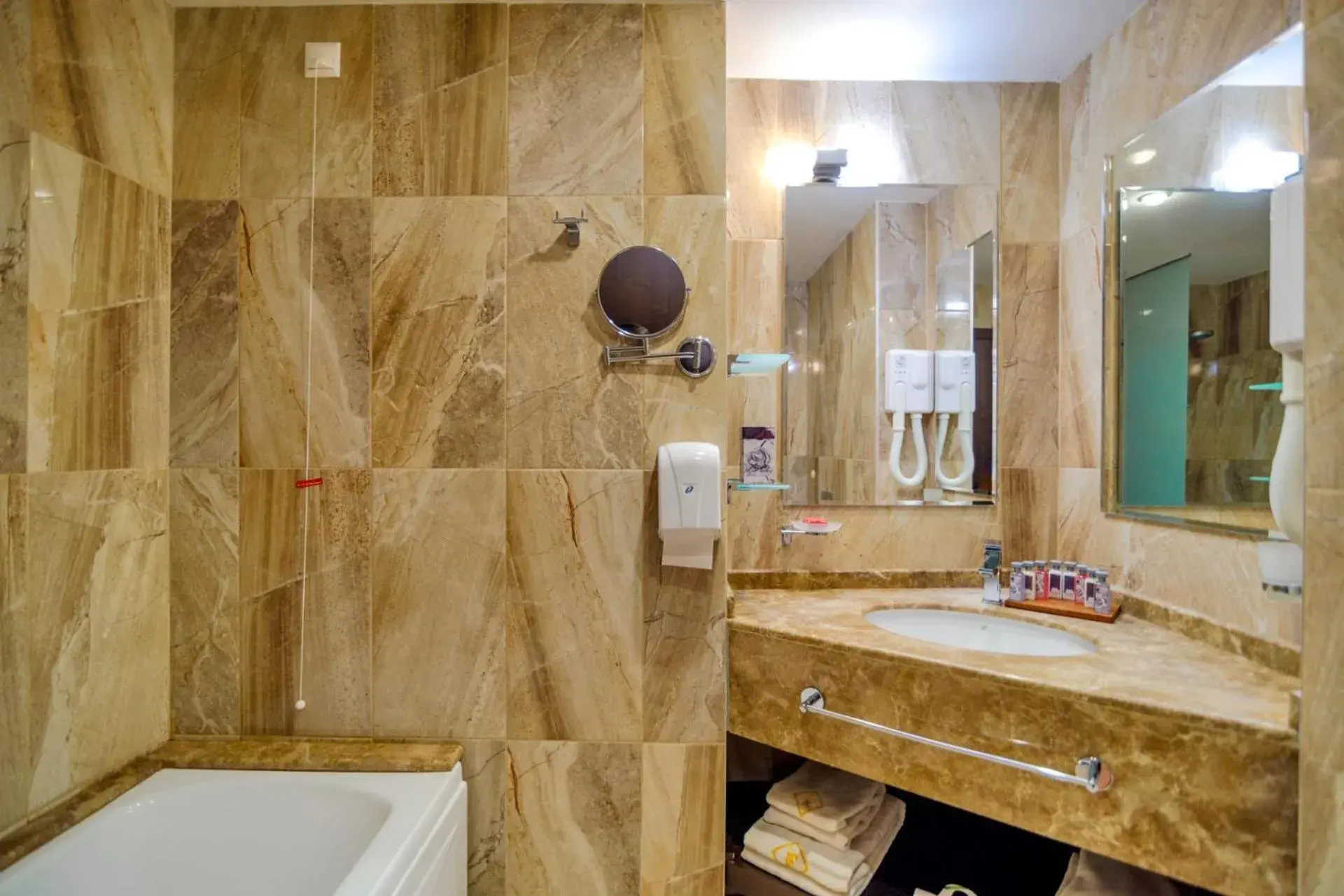 Shower, Bathroom in International Hotel Casino & Tower Suites