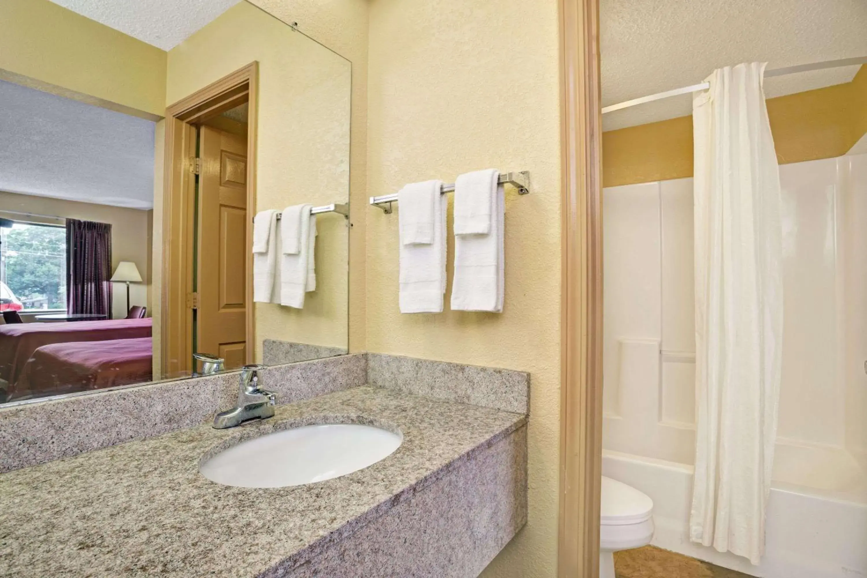 Bathroom in Travelodge by Wyndham Forest Park Atlanta South