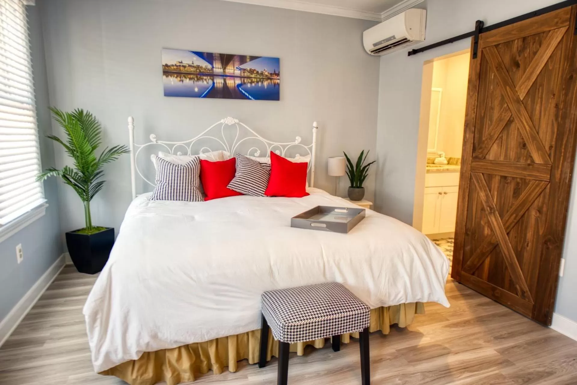 Bed in Inn on Main Annapolis