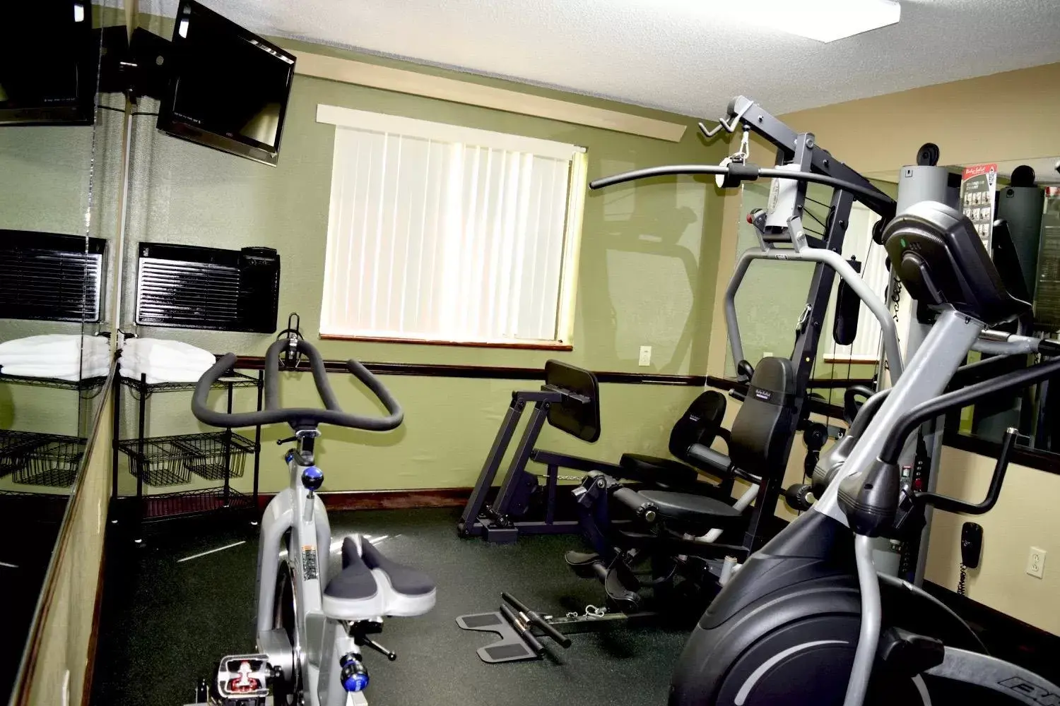 Fitness Center/Facilities in Super 8 by Wyndham Homewood Birmingham Area