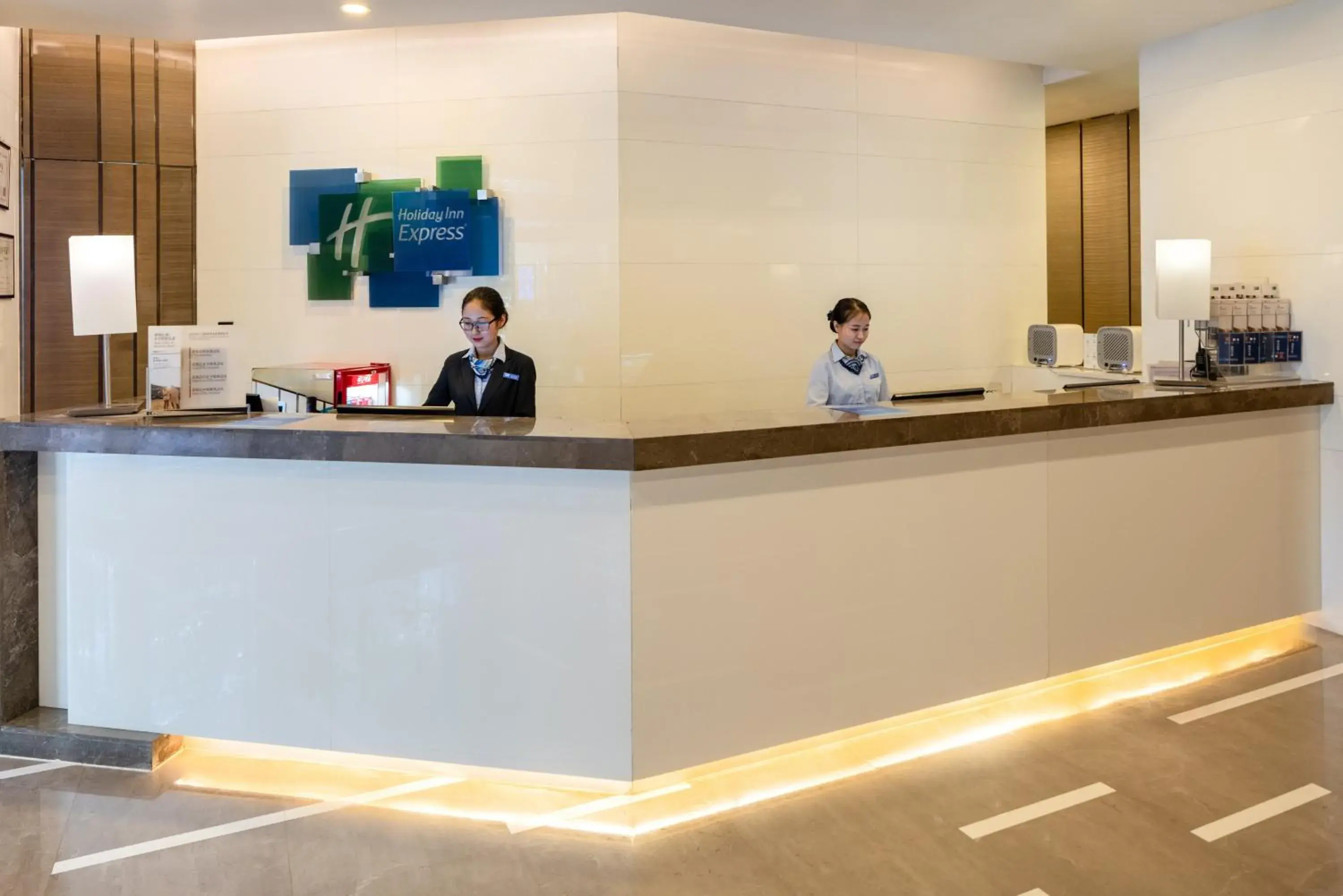 Property building, Lobby/Reception in Holiday Inn Express Xi'an High-Tech Zone, an IHG Hotel